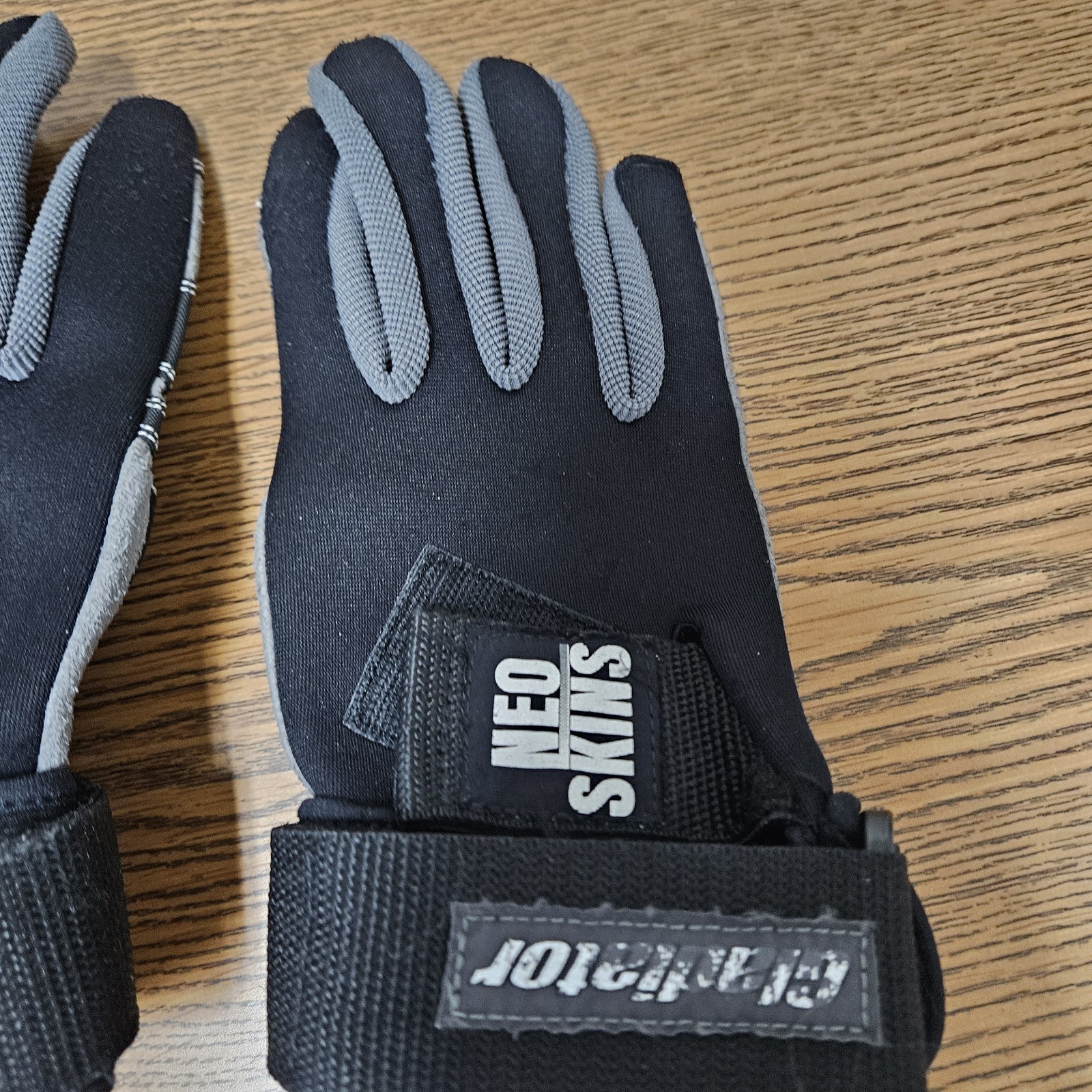 Gladiator Neo Skins Black water skiing sport gloves Sz Sm S EUC