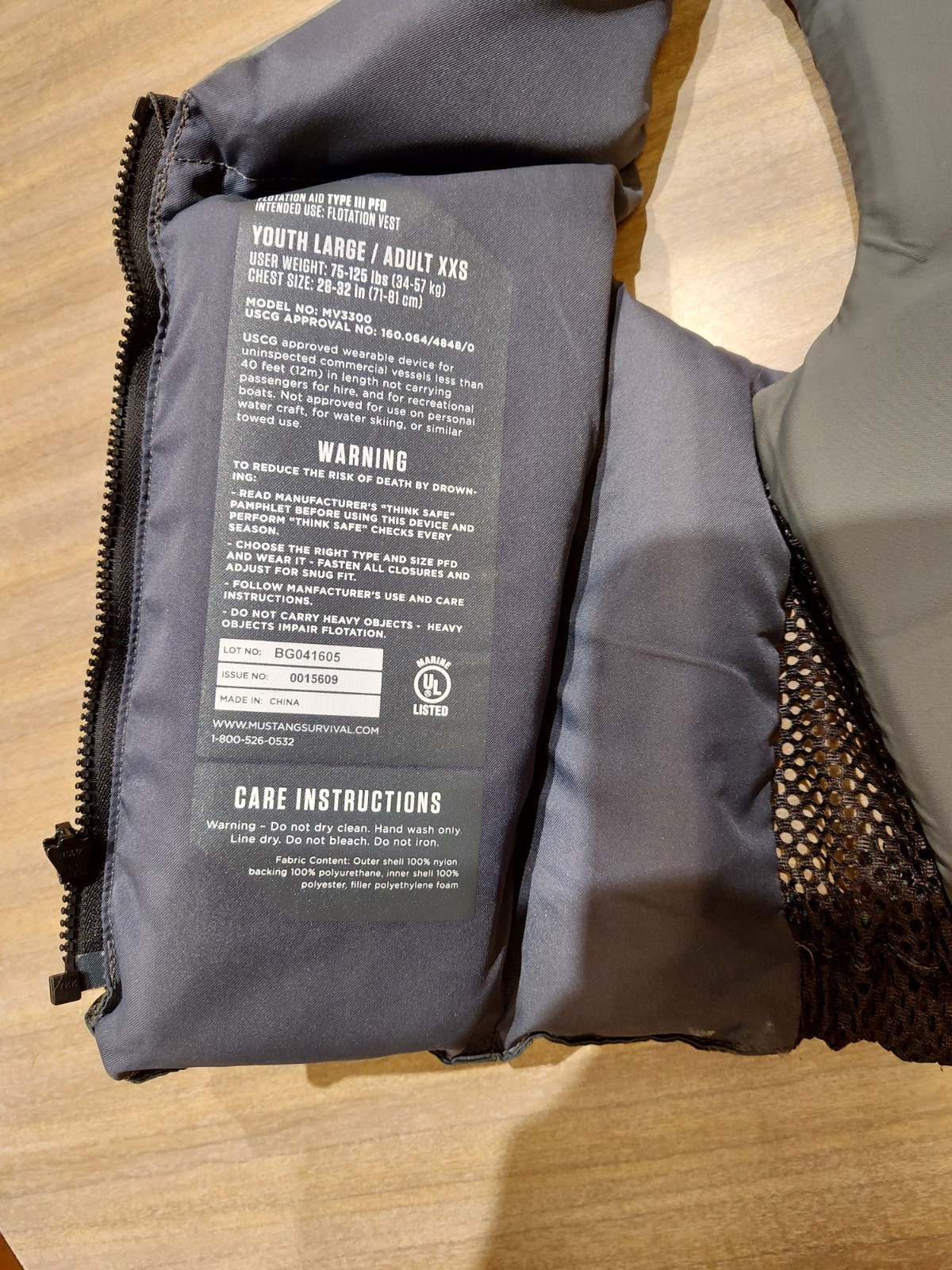 Mustang Survival mv3300 type 3 life vest adult xxs / youth xl