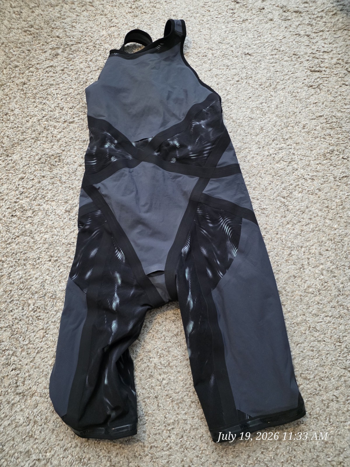 TYR Venzo Women’s Competitive Closed Back Kneeskin Swimsuit Size 29 Black/Gray