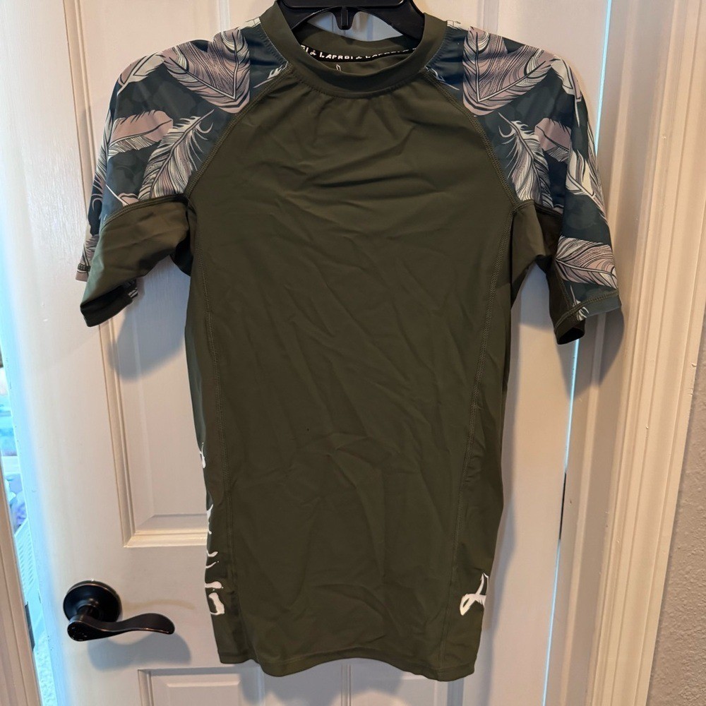LAFROI Rash Guard Top Olive Green Feather Print S/M Athletic NWOT