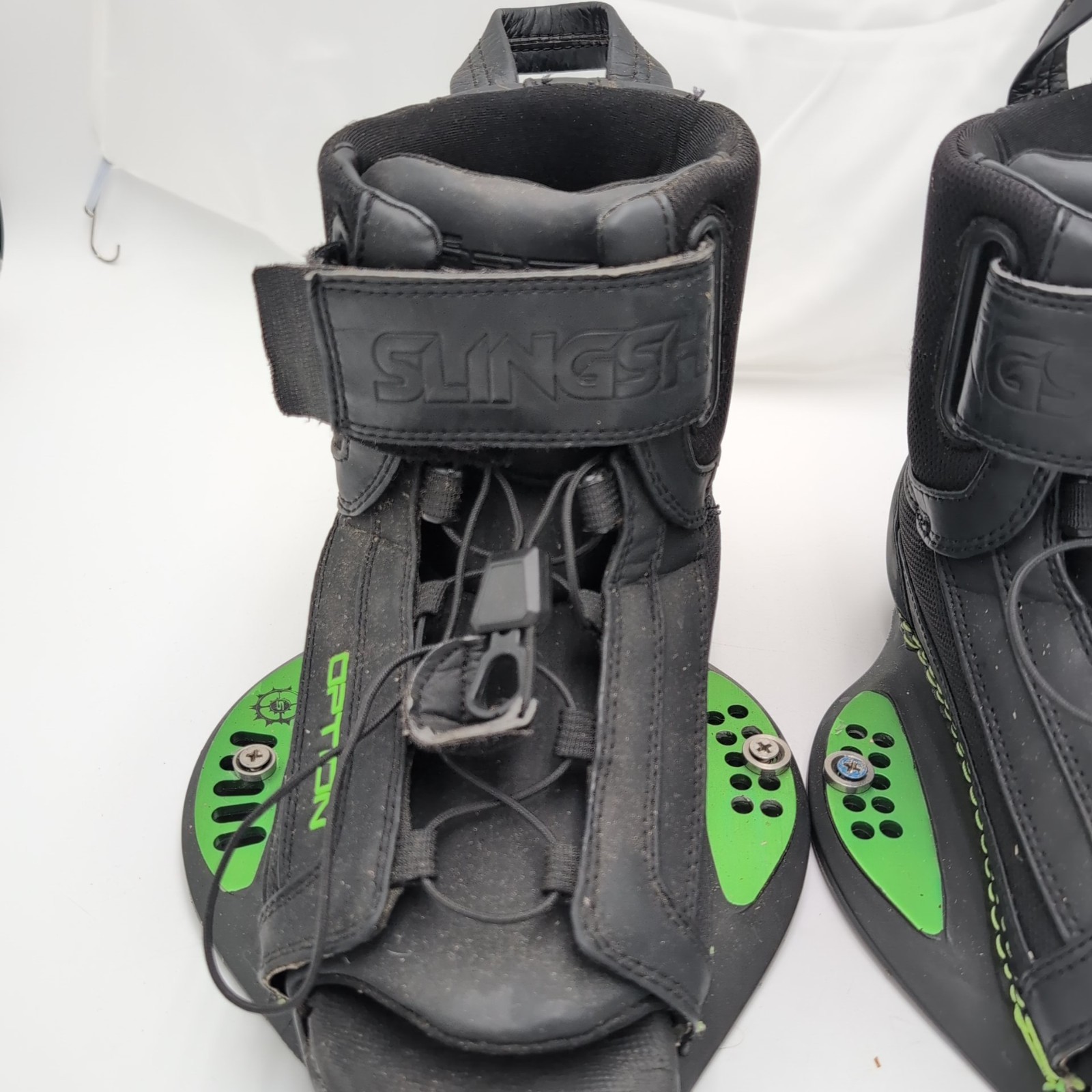 Slingshot The Option Wakeboard Bindings Boots S/M Black Green w Fins