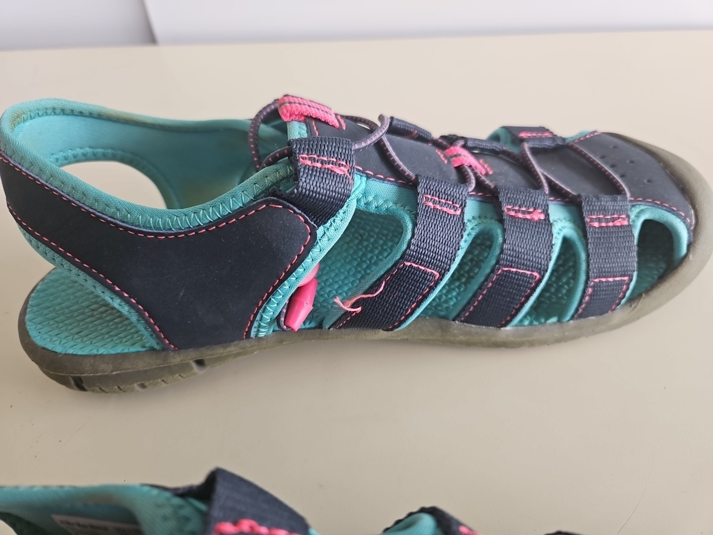 Champion Women’s Water Hiking Shoe Sandal Closed Toe Size 5.5 Bungee Closure