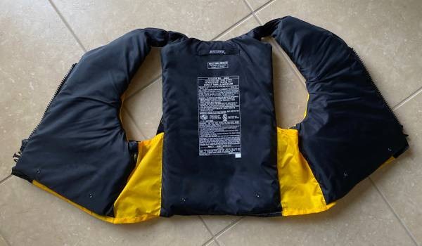 Life Jacket By Stearns/West Marine/Offshore/Type 3 PFD/Adult S-M Over 90 Lbs.