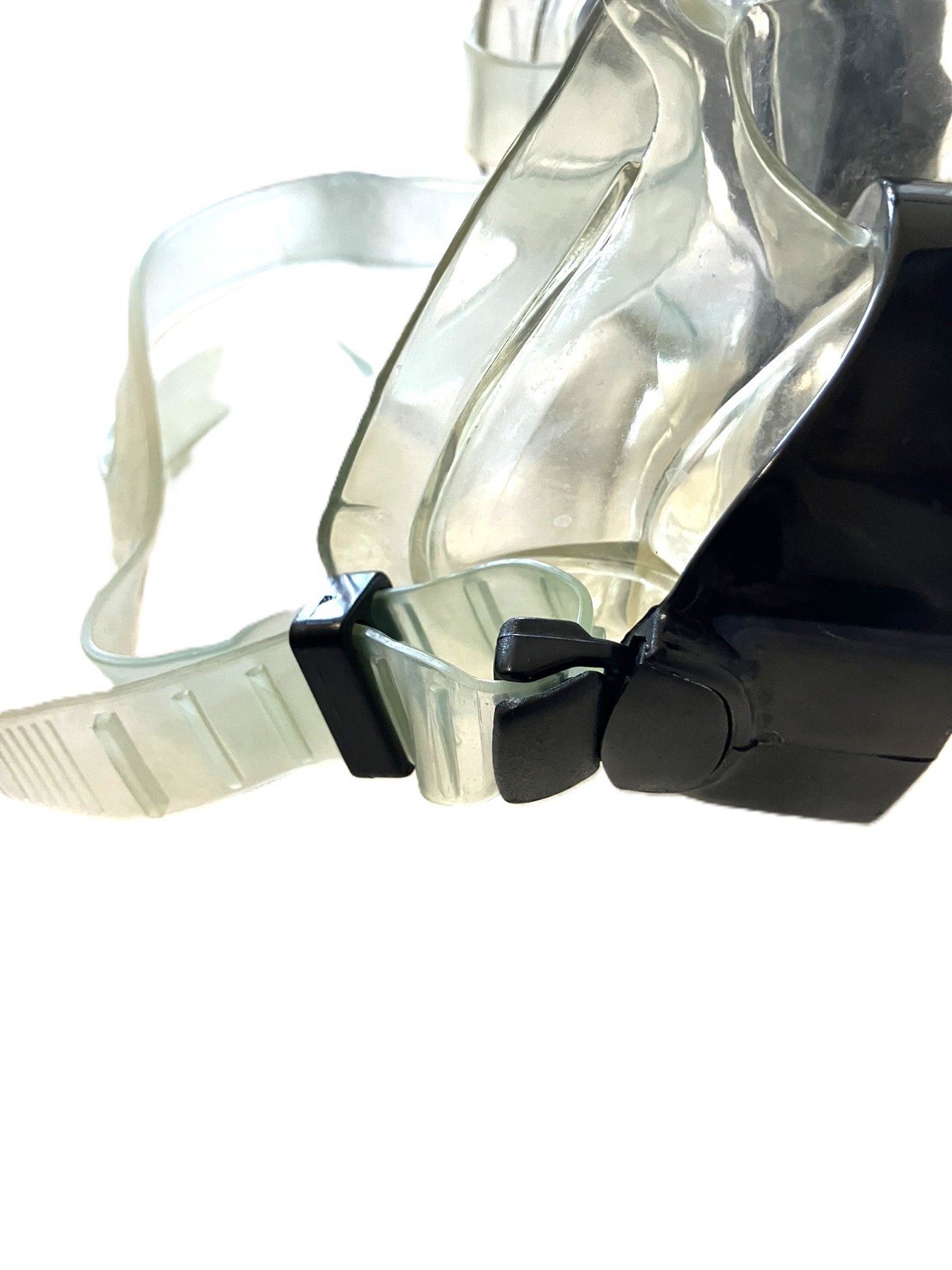 Deep See Snorkel Mask & Snorkel Set Black/Clear Tempered Glass – Good Condition