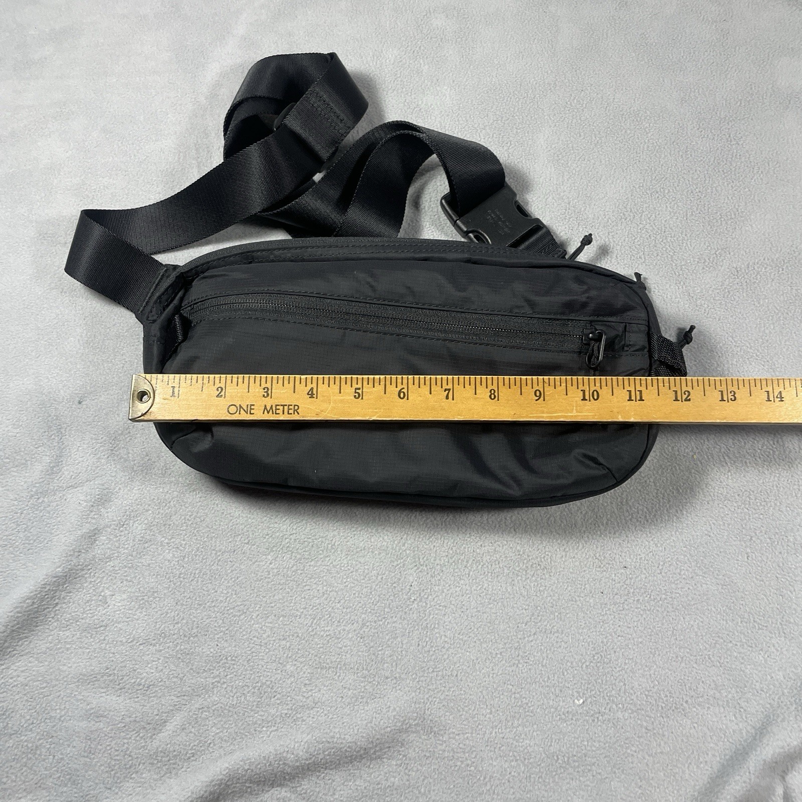 Tomtoc 3.5L Sling Bag Crossbody Black RFID Fanny Pack Adjustable Travel T33