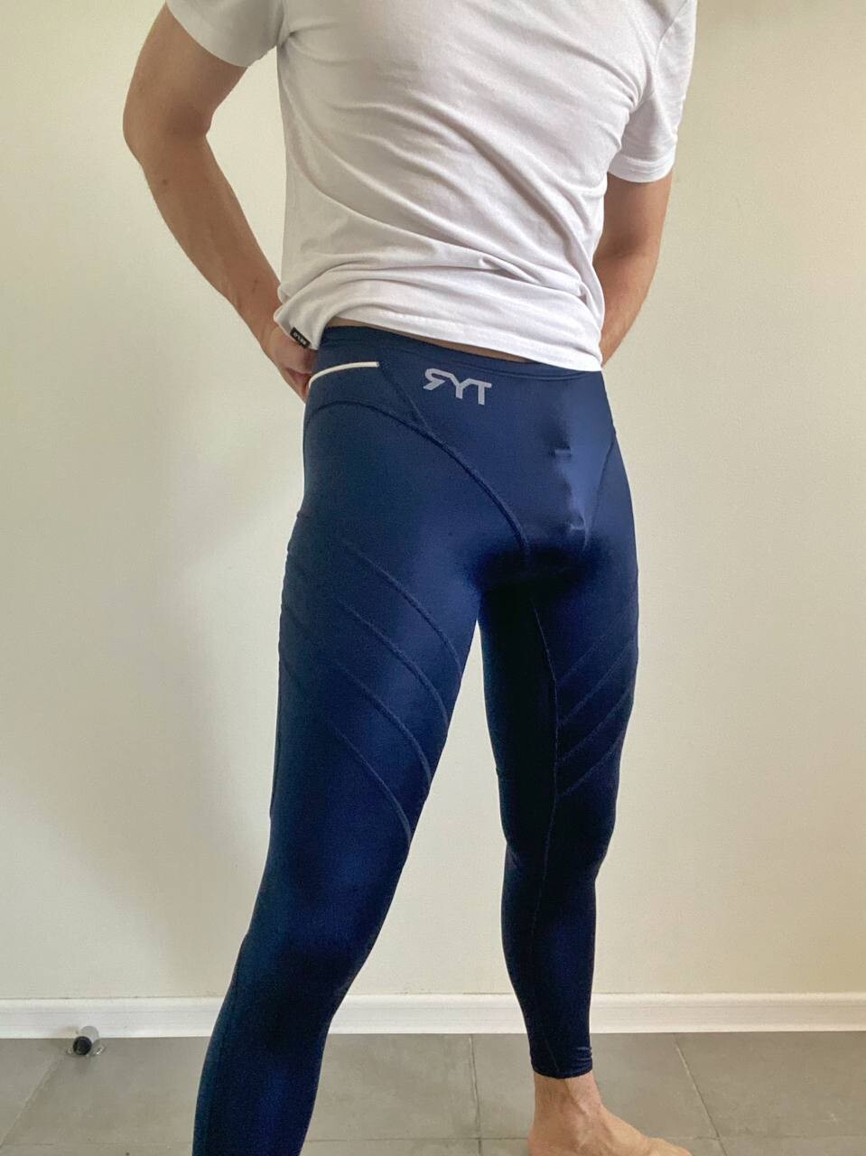 TYR mens swimmnig leggins. Spandex smooth swimming pants, Sz M
