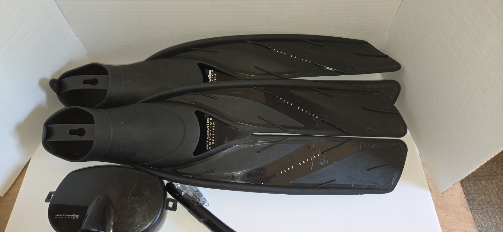 Atomic Aquatics Nature’s Wing Split Fins Black With Diving Mask And Snorkel.