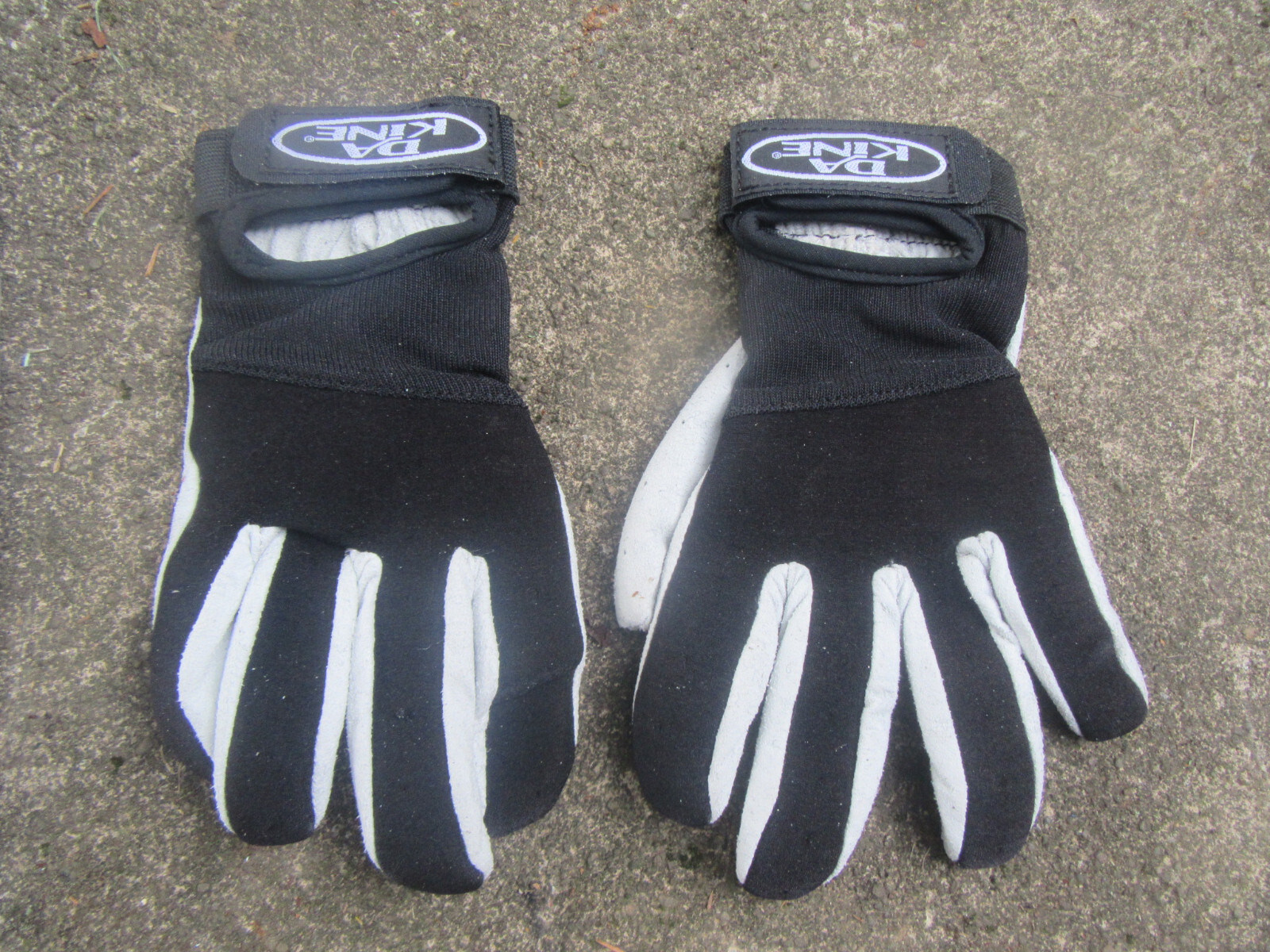 BNIB New Dakine Sailing Windsurfing Full Finger Gloves Small Black Blue White