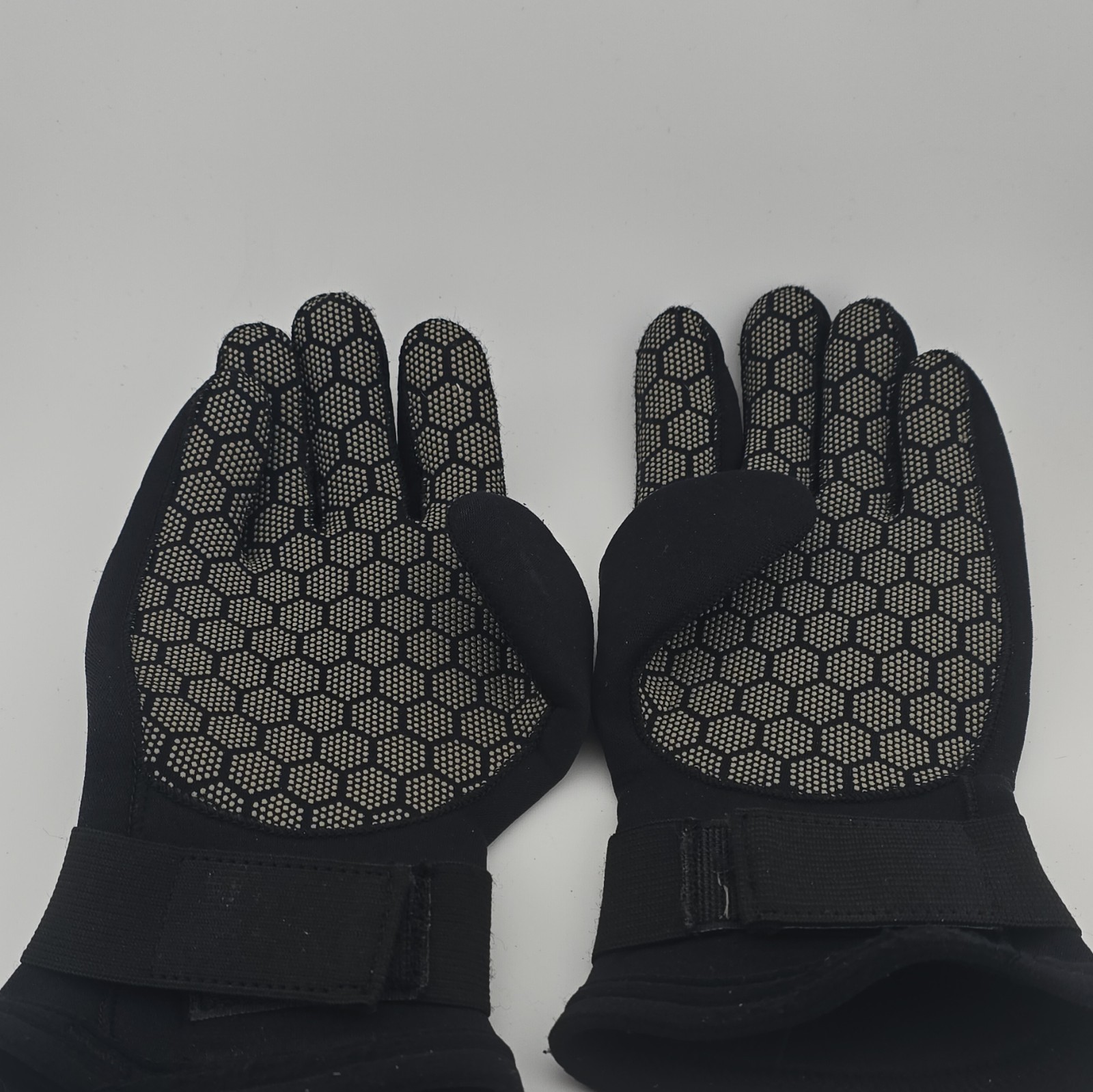 Body Glove Neoprene Water Sport Gloves, Black M, Made in Thailand