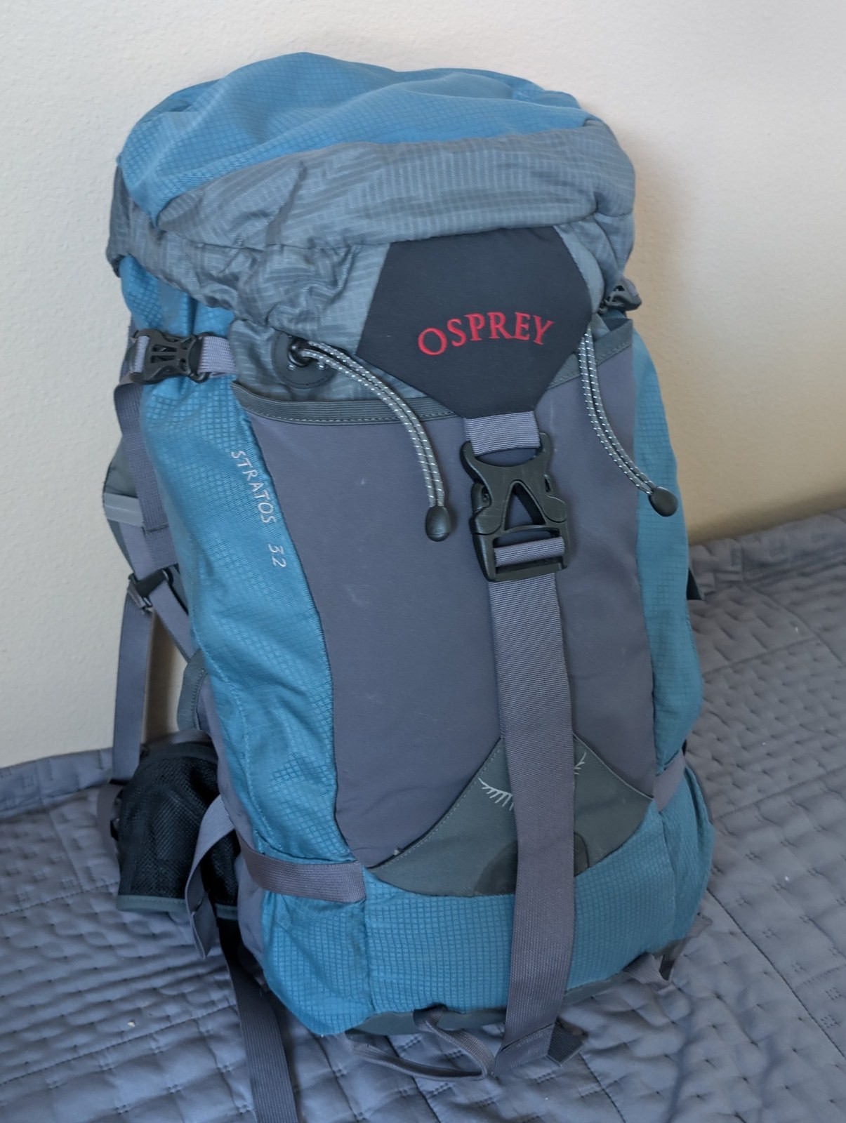 Osprey Stratos 32 Blue Gray Hiking Backpack AirSpeed Mesh Ventilated Daypack