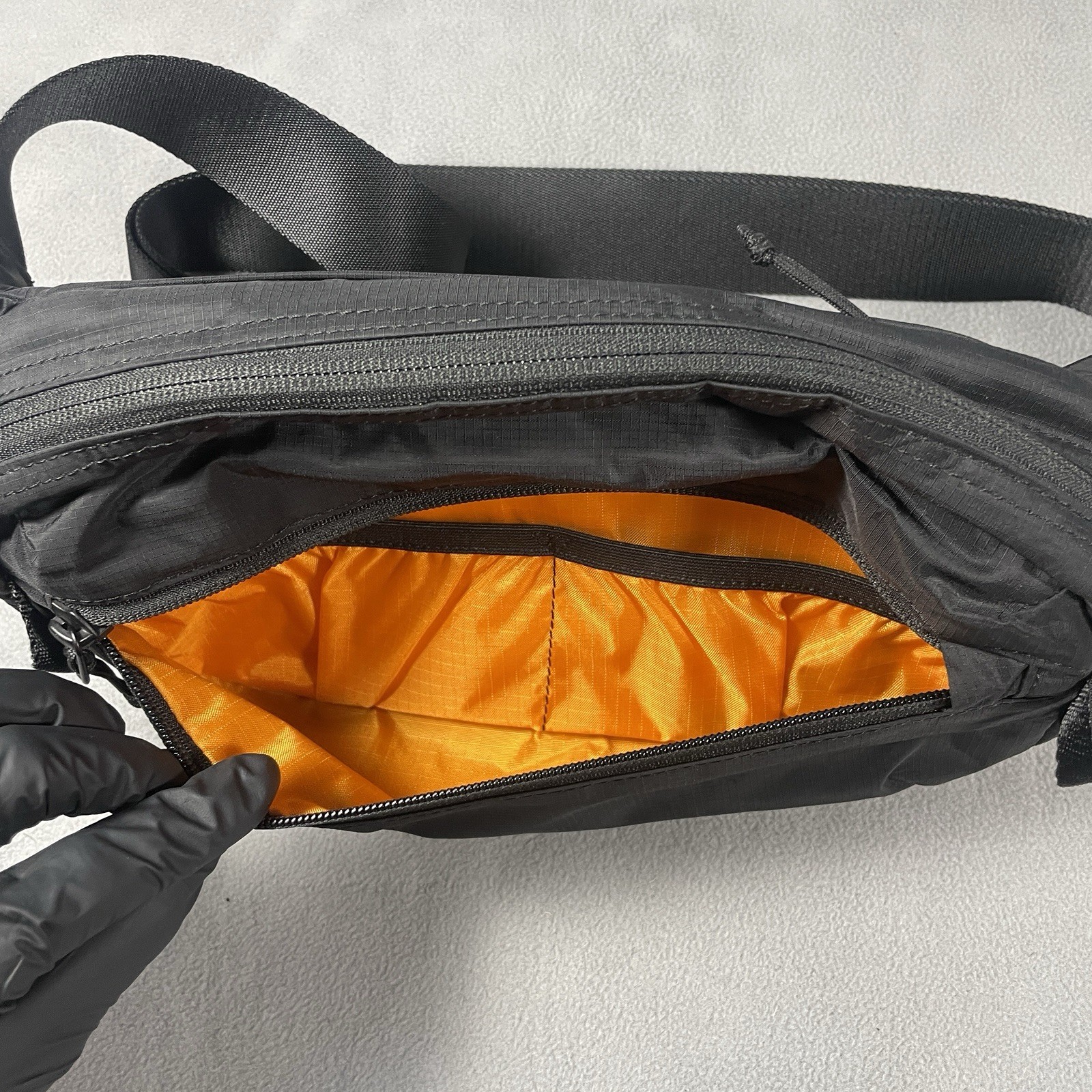 Tomtoc 3.5L Sling Bag Crossbody Black RFID Fanny Pack Adjustable Travel T33