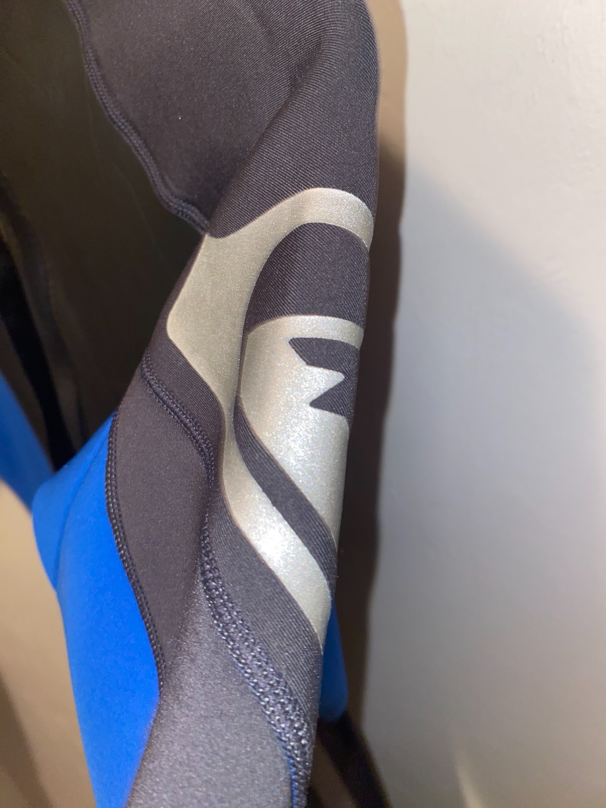 Quicksilver Syncro Series 2.2 mm Shorty Wetsuit Mens sz L Tall Black Gray Blue