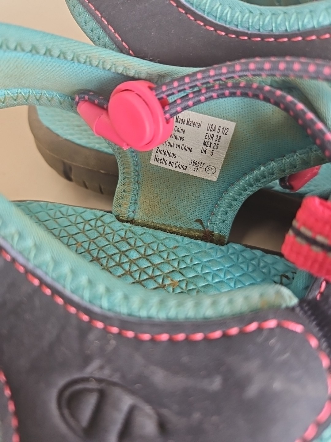 Champion Women’s Water Hiking Shoe Sandal Closed Toe Size 5.5 Bungee Closure