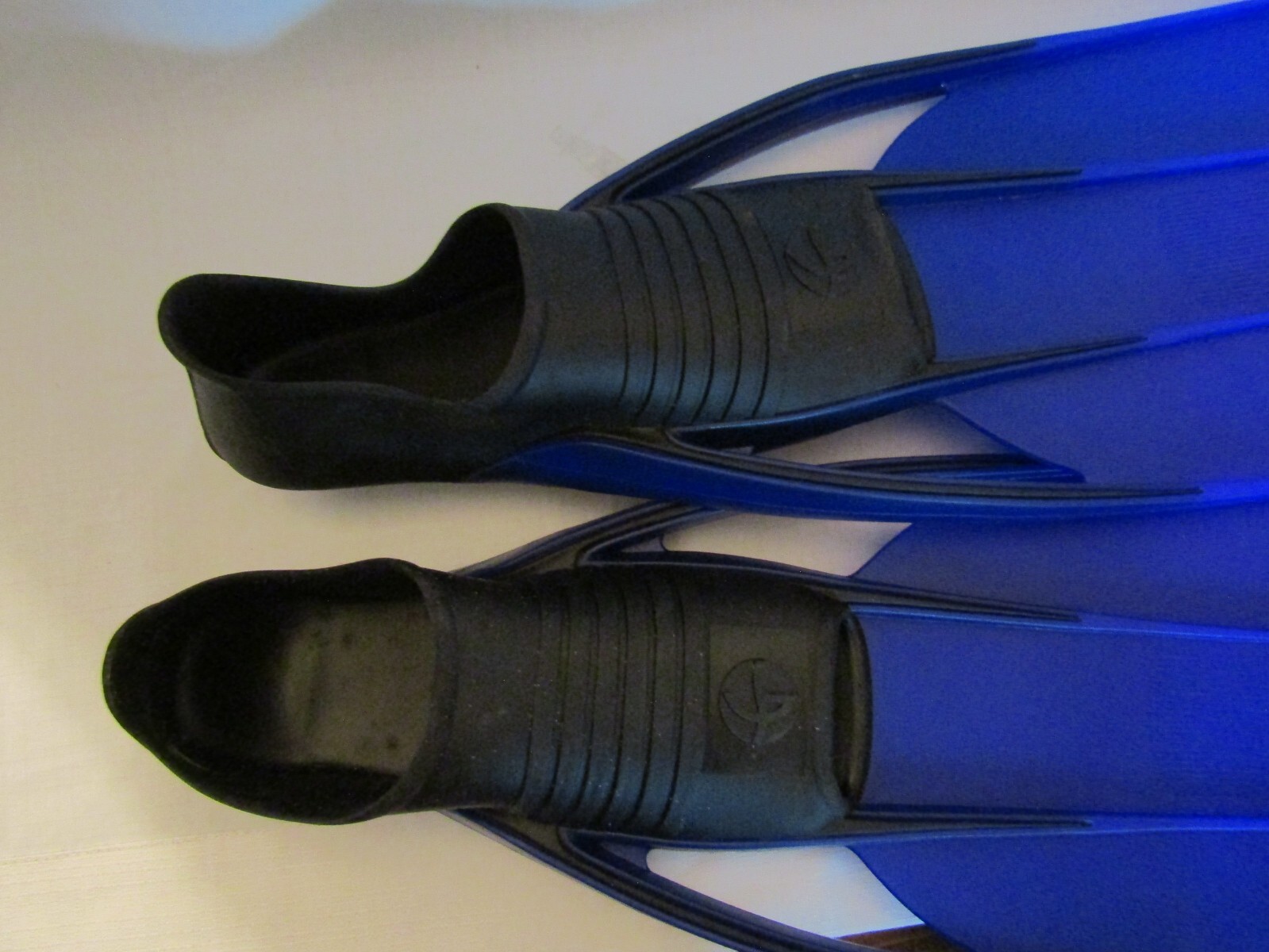GENESIS NAVIGATOR SCUBA FLIPPER FINS 28″ LONG BLUE BLACK SIZE 9 1/2 – 10 1/2