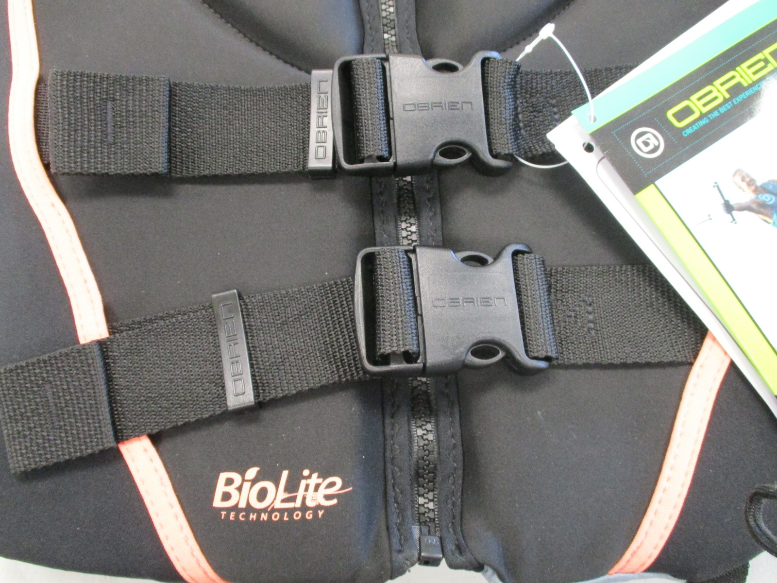 O’BRIEN WOMEN’S TRADITIONAL LIFE JACKET SIZE X-SMALL BLACK & CORAL 2231981