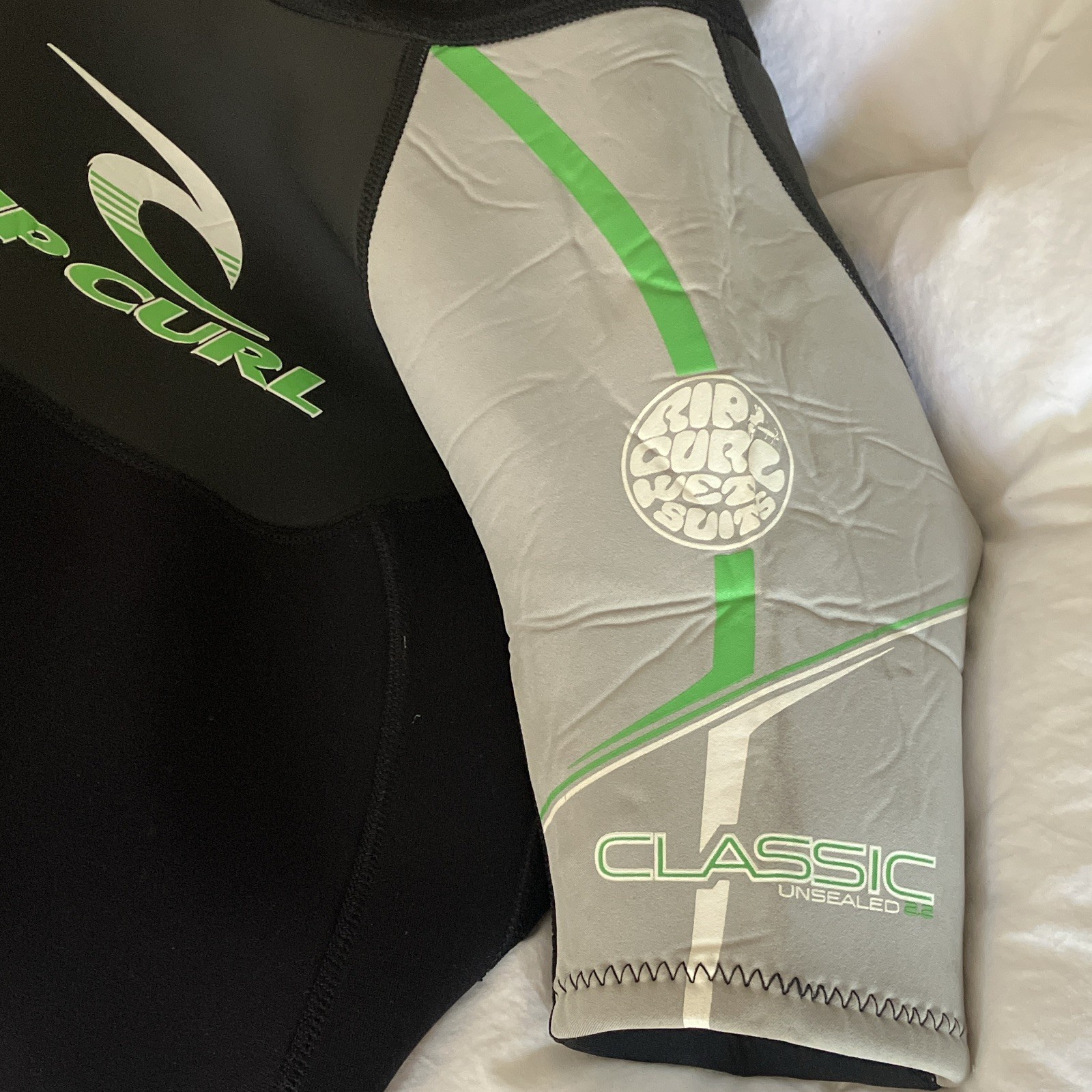 RIP CURL Classic Unsealed Shorty Youth Wetsuit Size 14 Black Gray Green