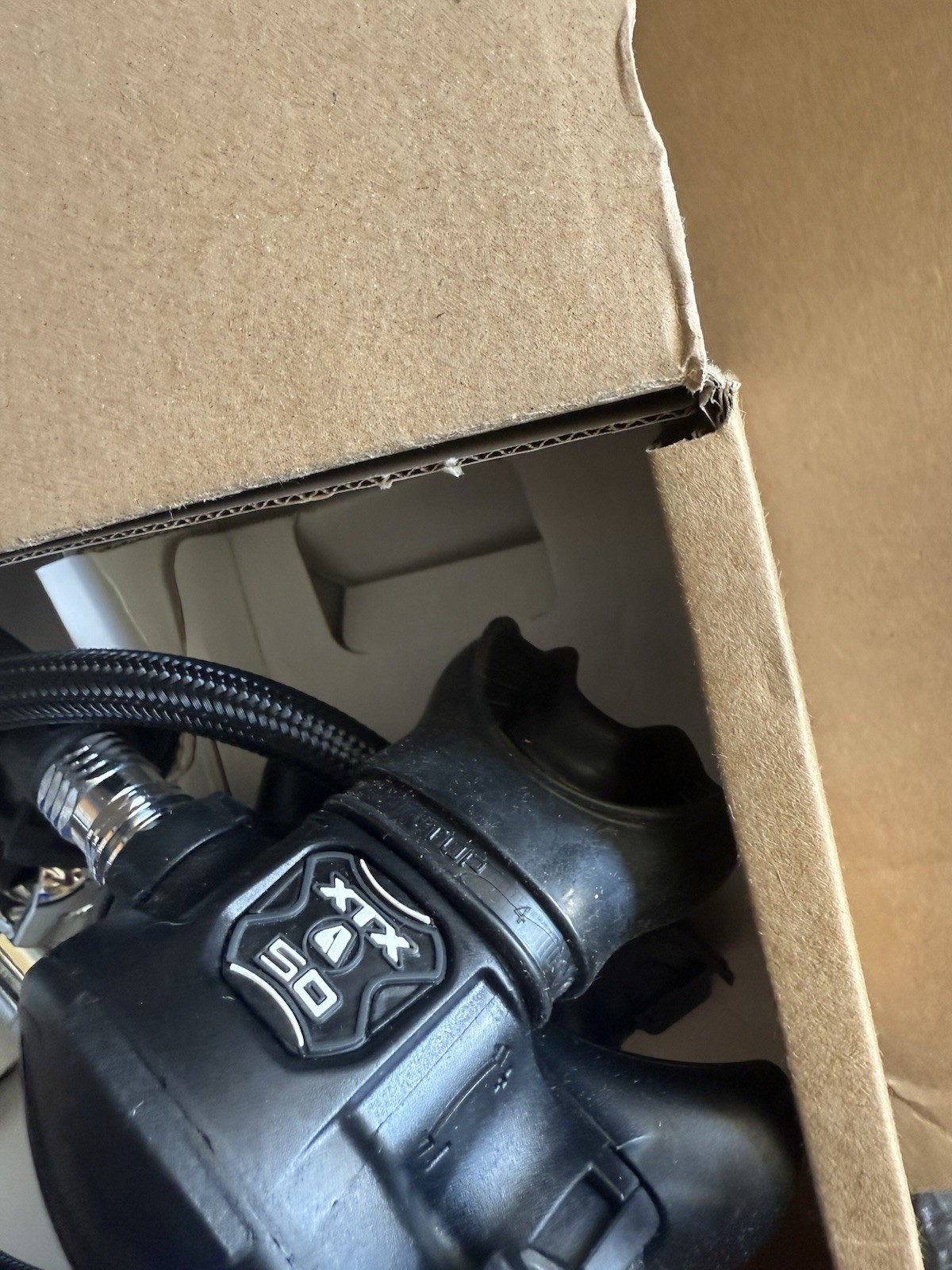 Apeks XTX50 Regulator DST Yoke A-Clamp Braided Hose Complete w/ Box – Brand New