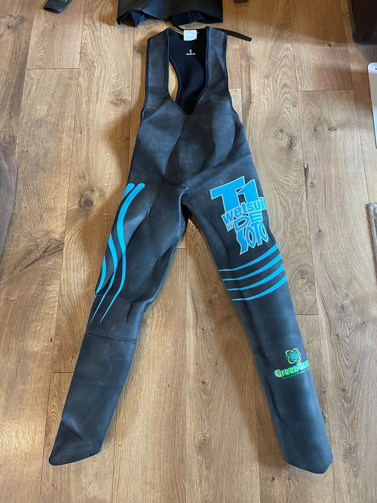 De Soto T1 Triathalon 2 piece wetsuit Women’s size 2/ XS