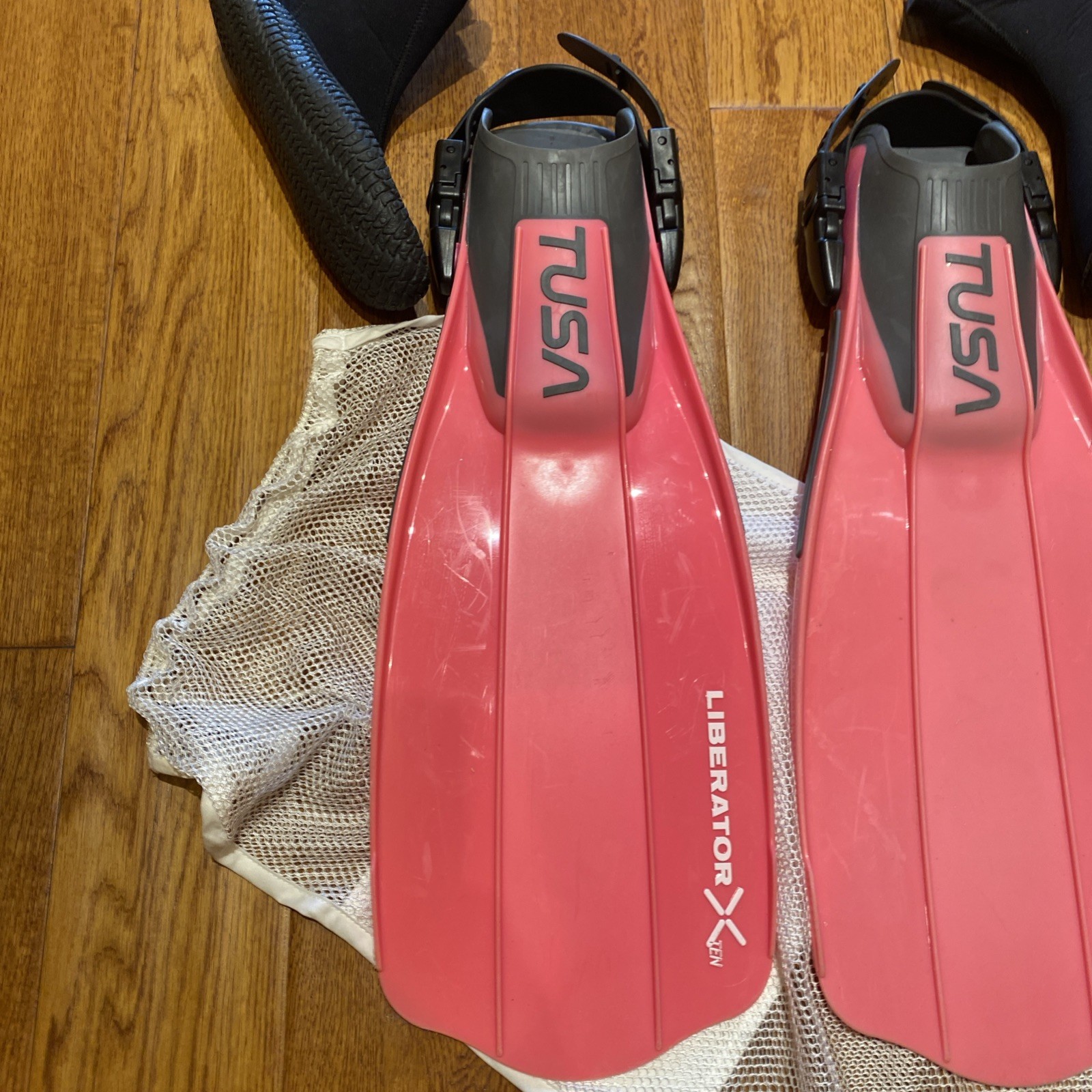 TUSA Liberator X-Ten Open Heel Diving Fins Pink + Scubapro Zip Boots Small + Bag