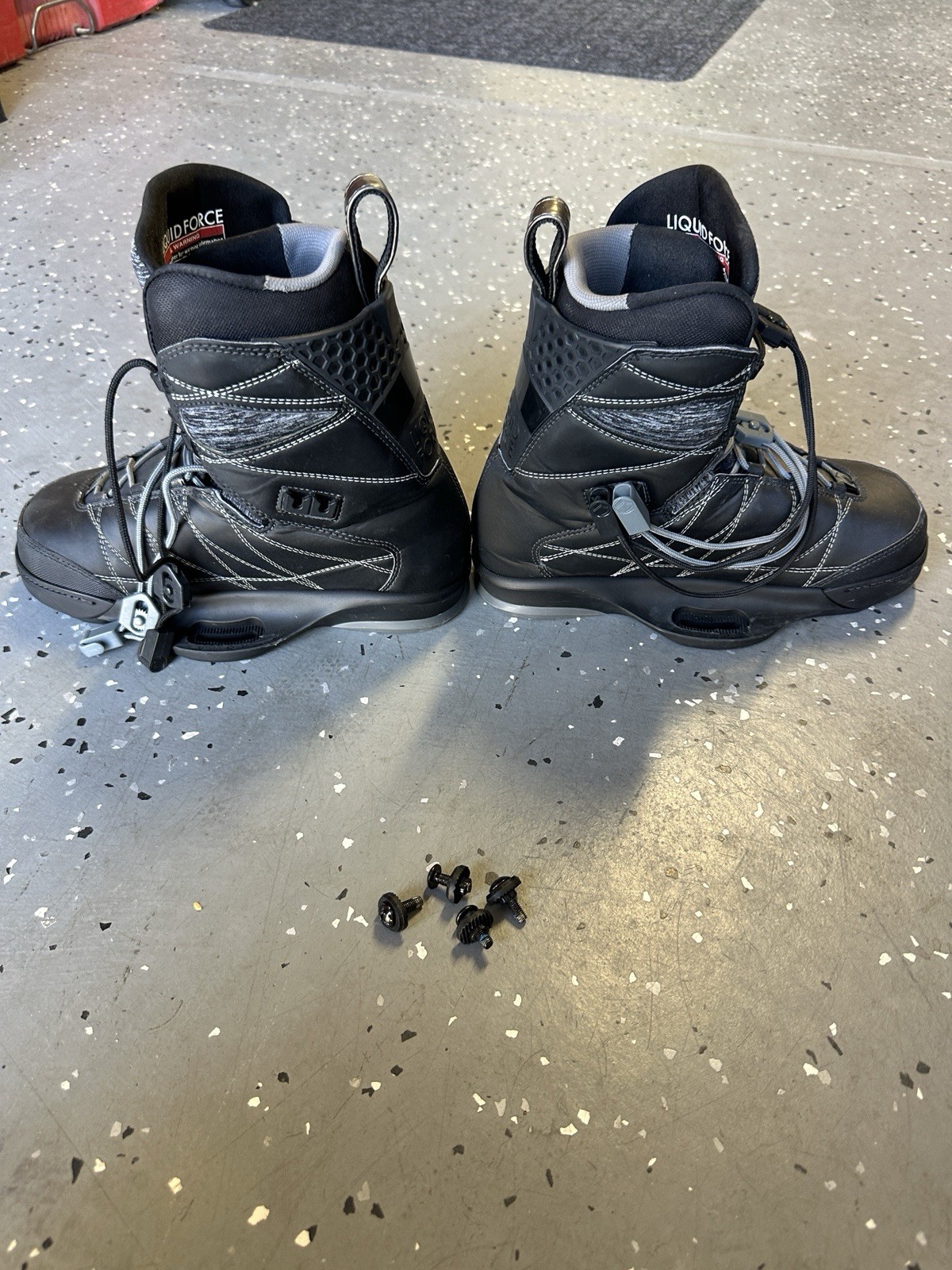 Liquid Force Classic 6X Wakeboard Bindings/Boots Black/Gray Size 9-10