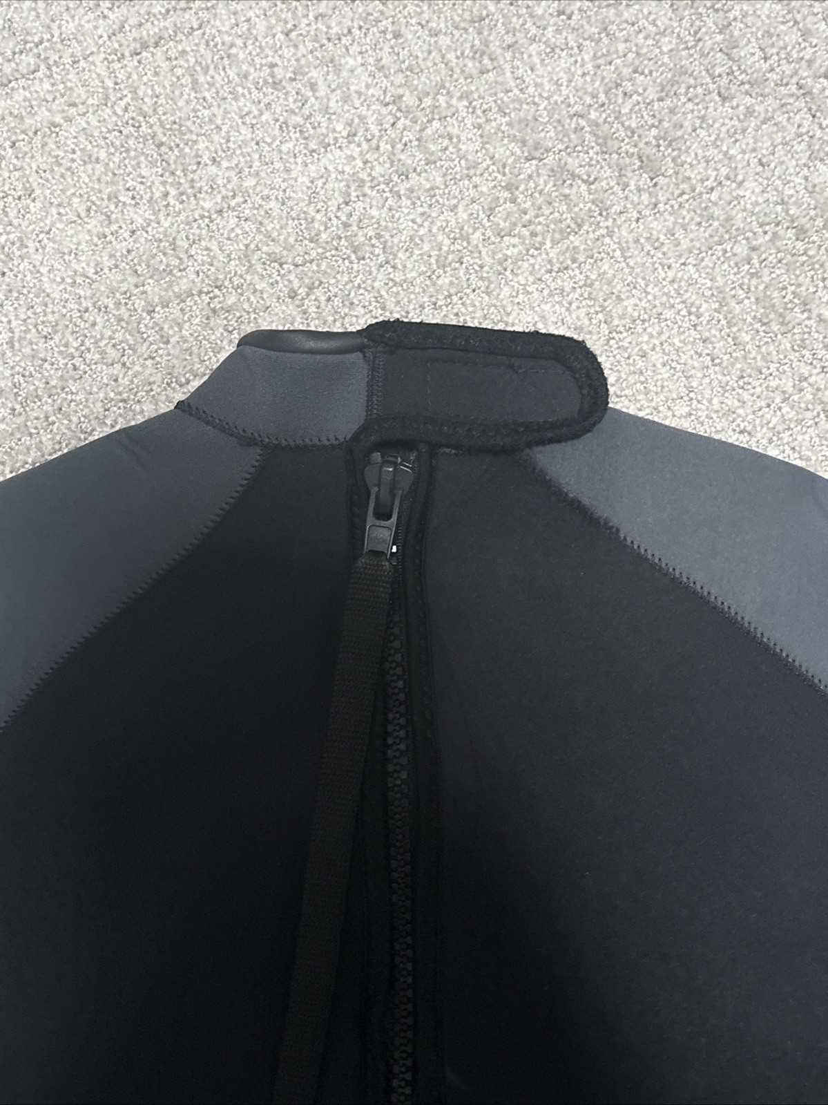 Beuchat brand men’s black & gray full-length neoprene wetsuit Size Medium