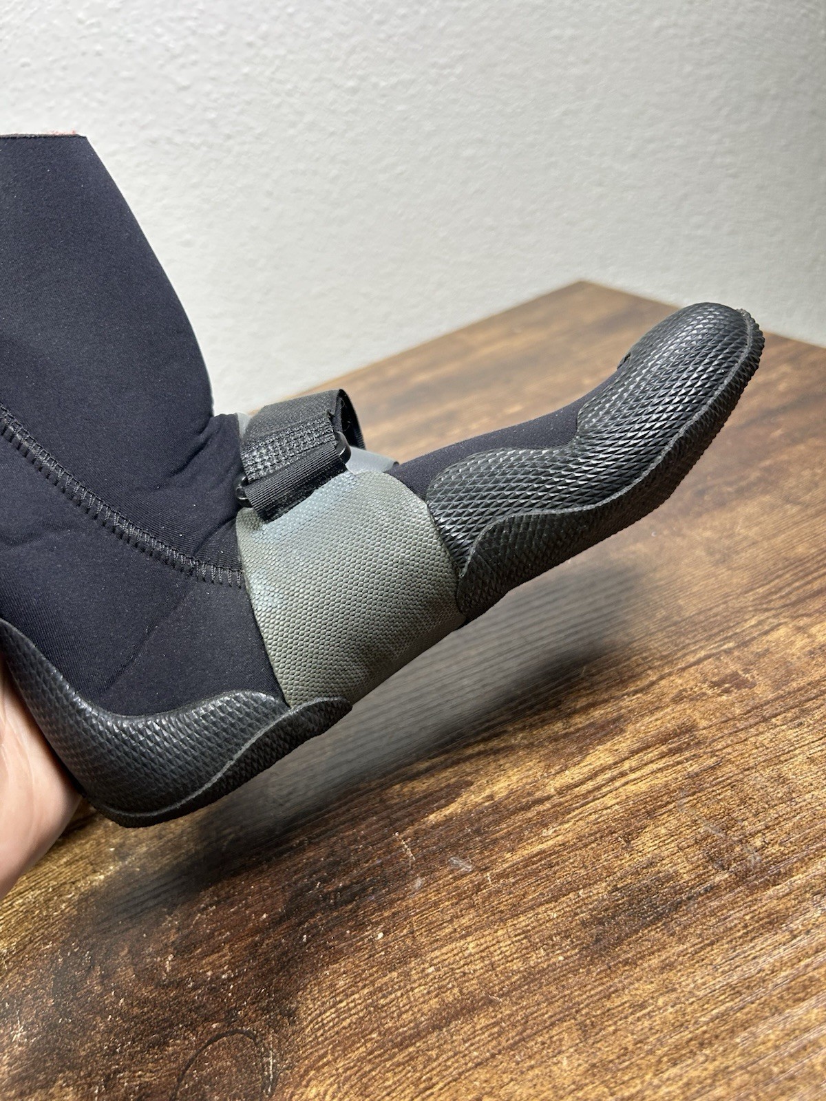 Patagonia R3 Split Toe Wetsuit Water Booties BLACK Womens size 5 8.5”