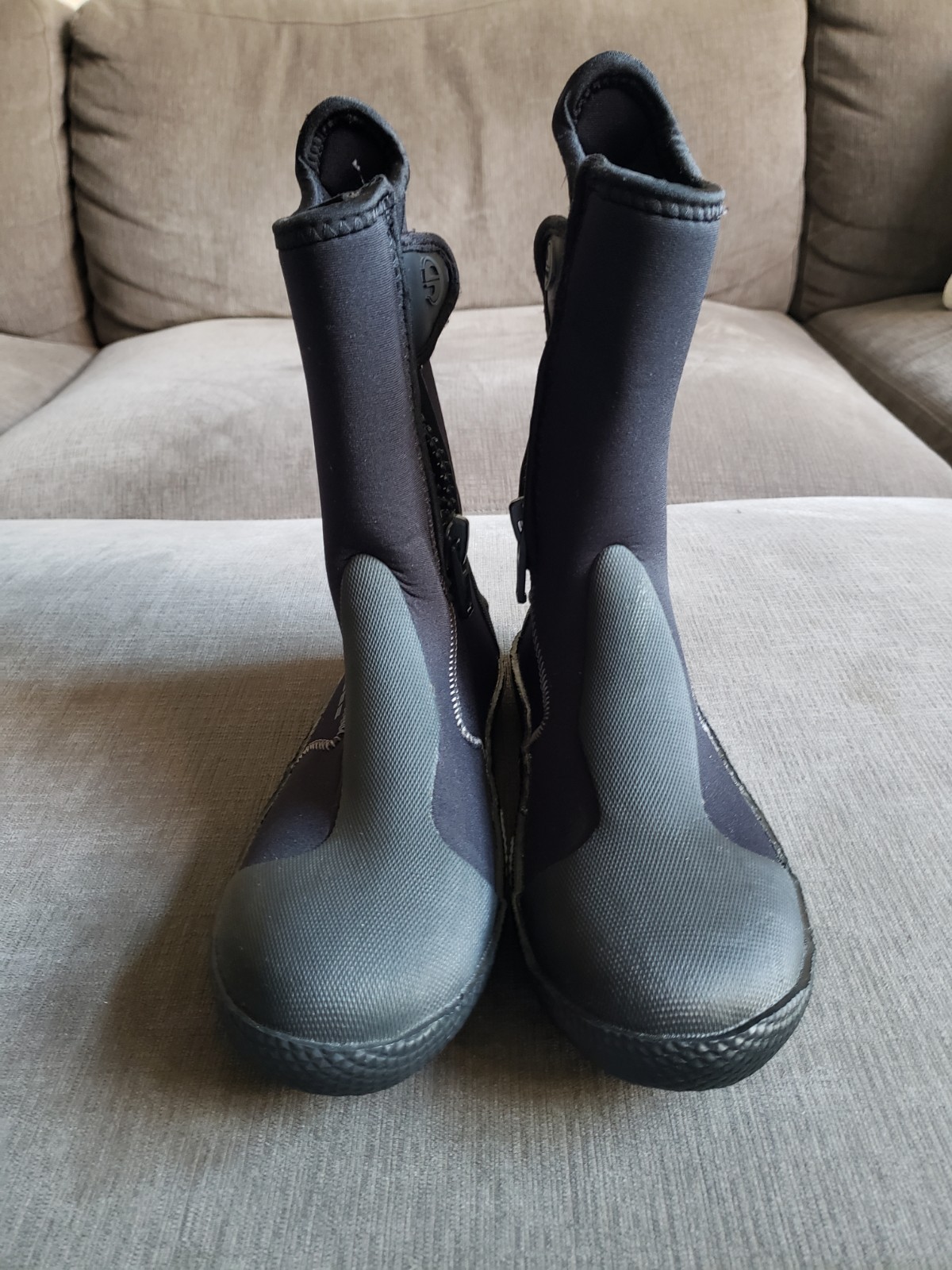 Size 7 – Deep Sea Men’s Scuba Booties Black Zip Up – NEW AND UNUSED!