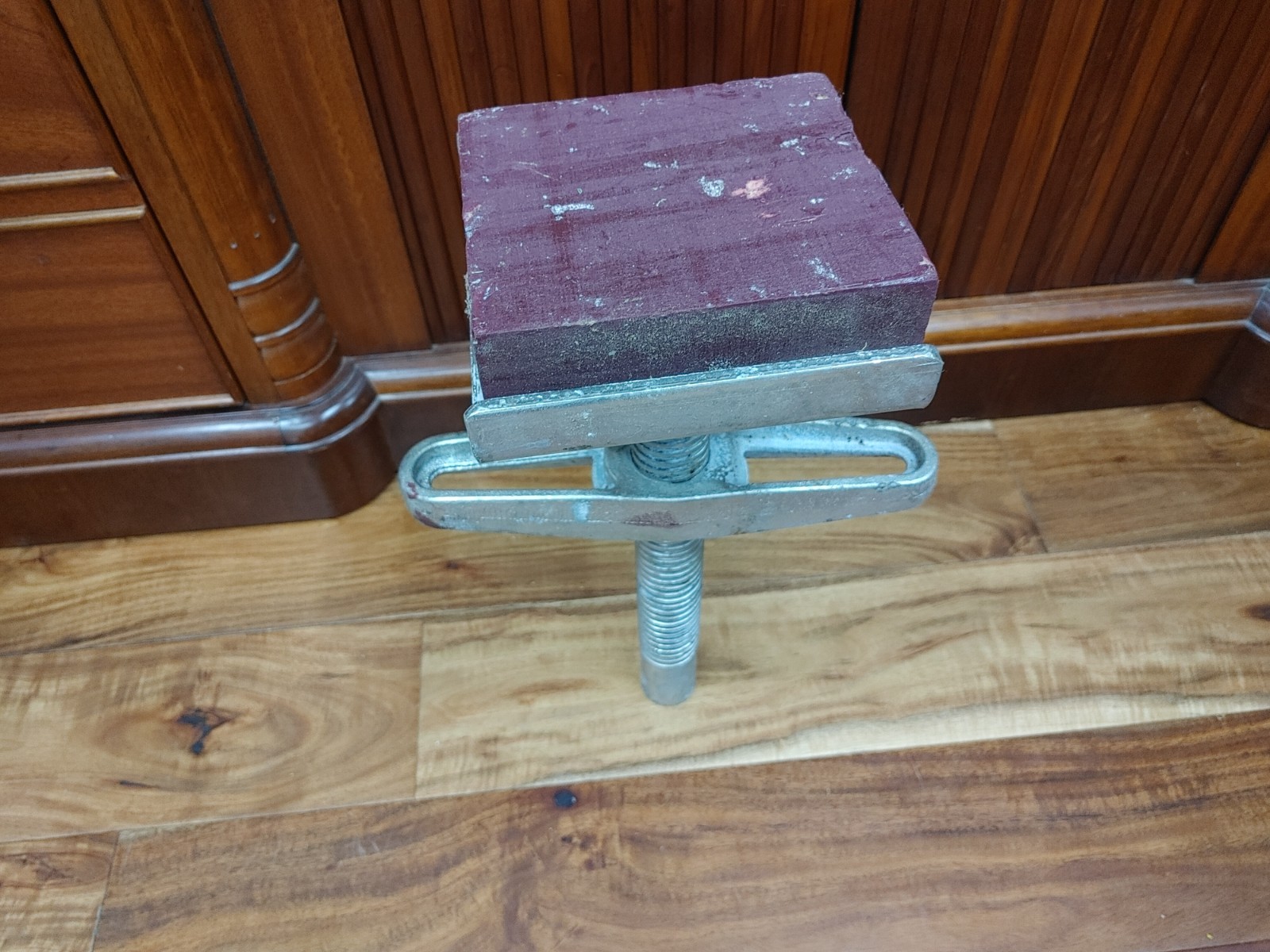 Camco Boat Stands Stackable V-Top Boat Keel Stand – Adjustable 15″ to 23″