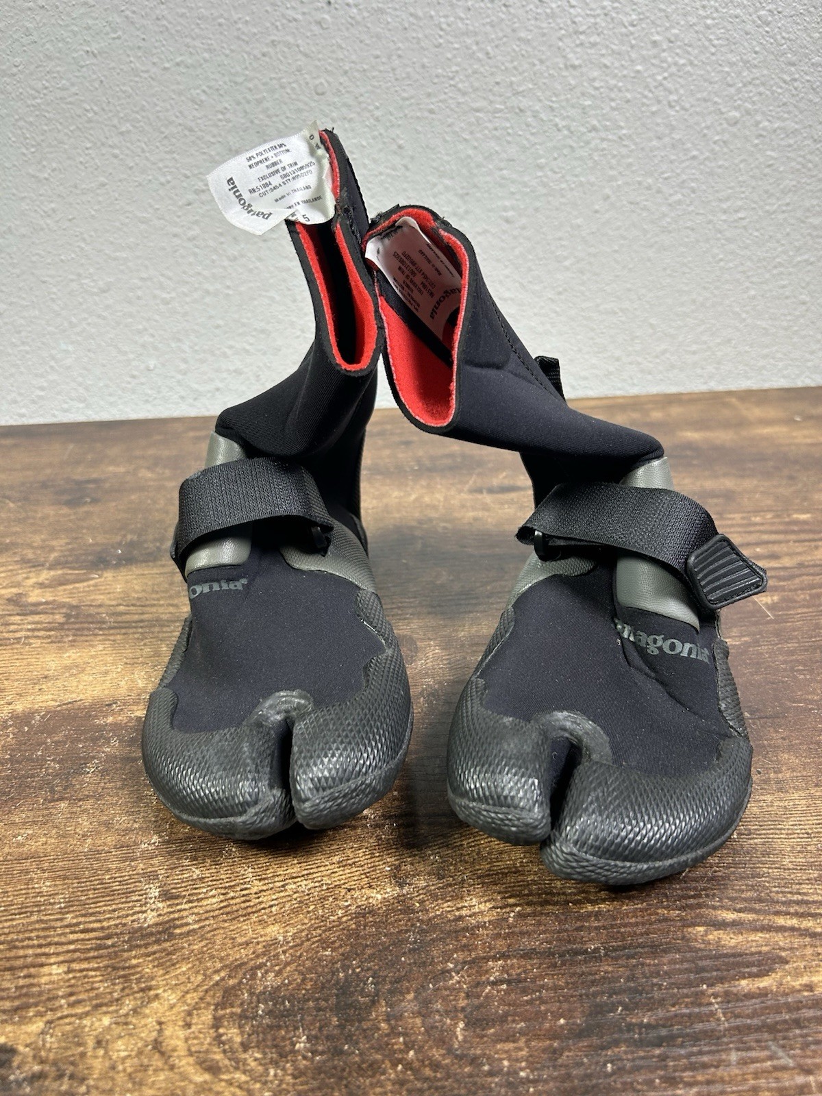 Patagonia R3 Split Toe Wetsuit Water Booties BLACK Womens size 5 8.5”