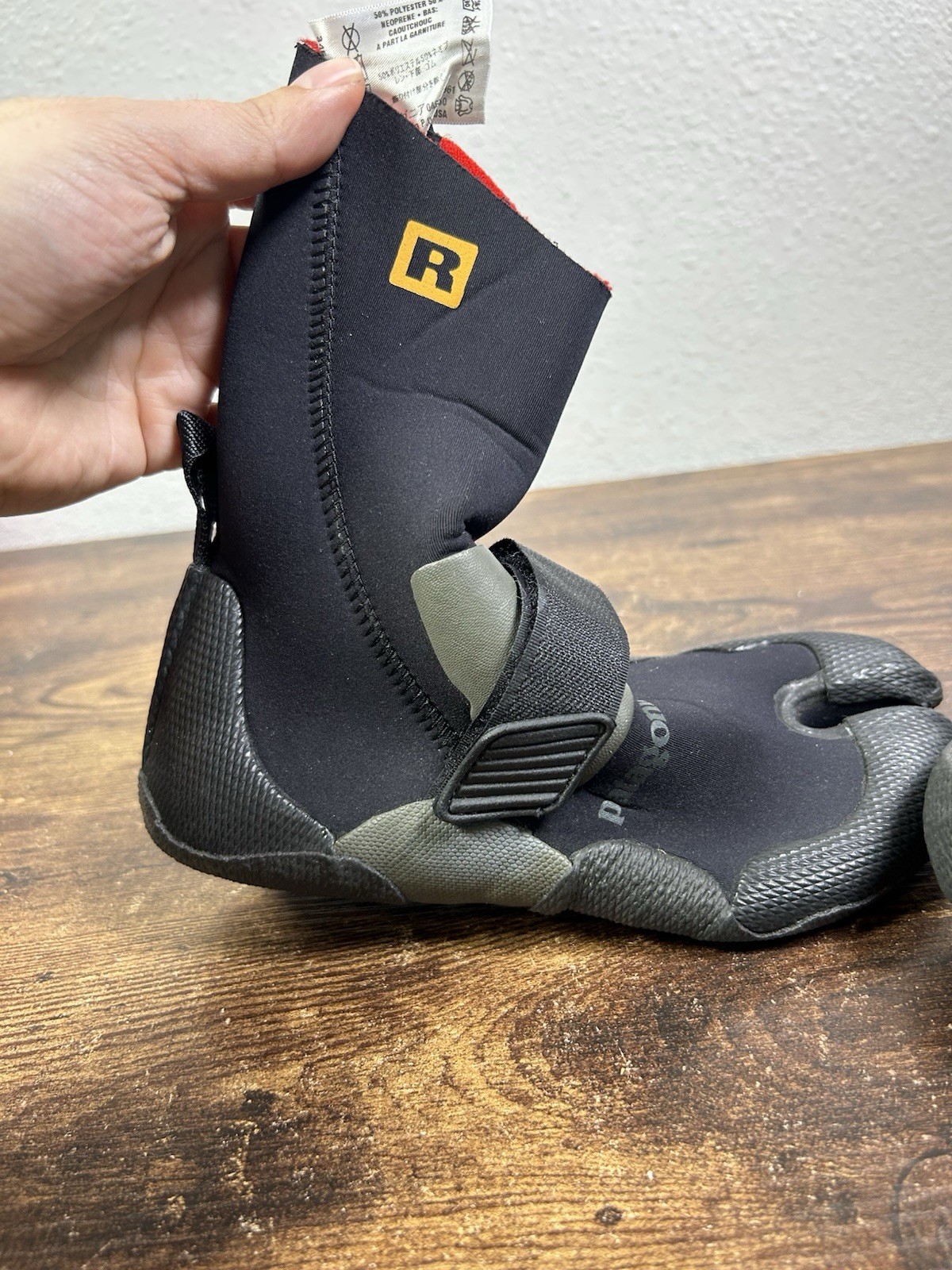 Patagonia R3 Split Toe Wetsuit Water Booties BLACK Womens size 5 8.5”