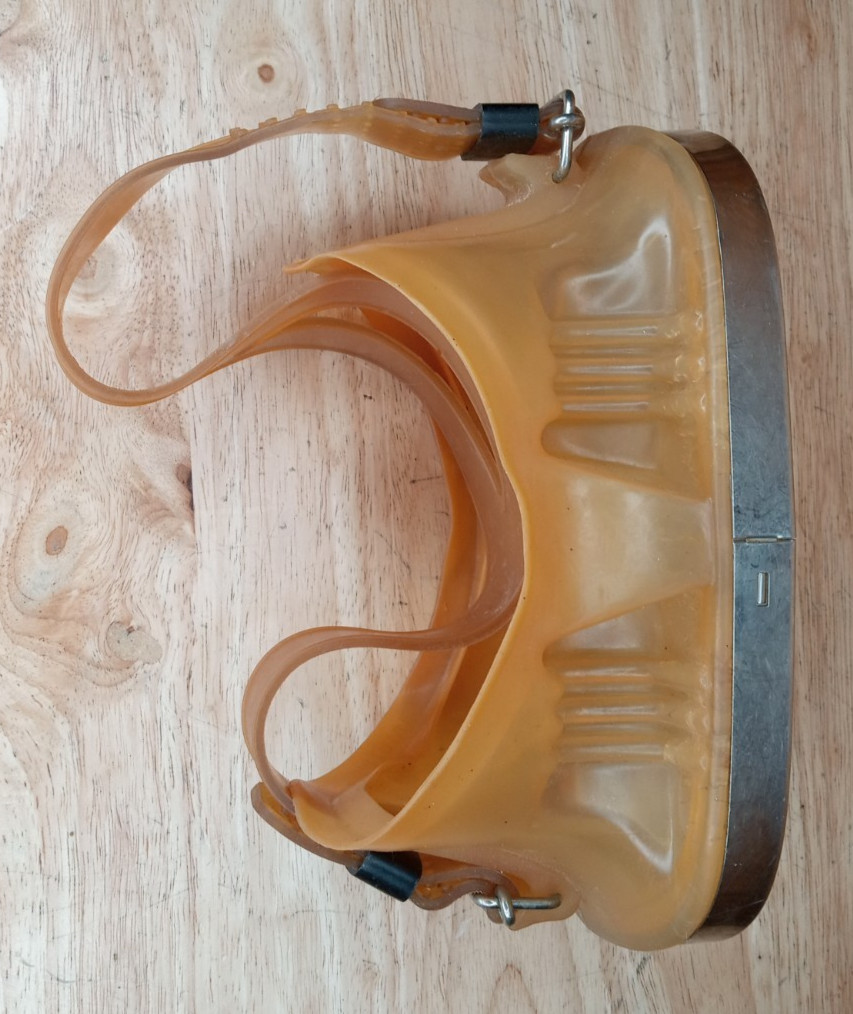 Vintage US Divers Aqualung Atlantis Scuba Diving Mask Tempered Glass USA