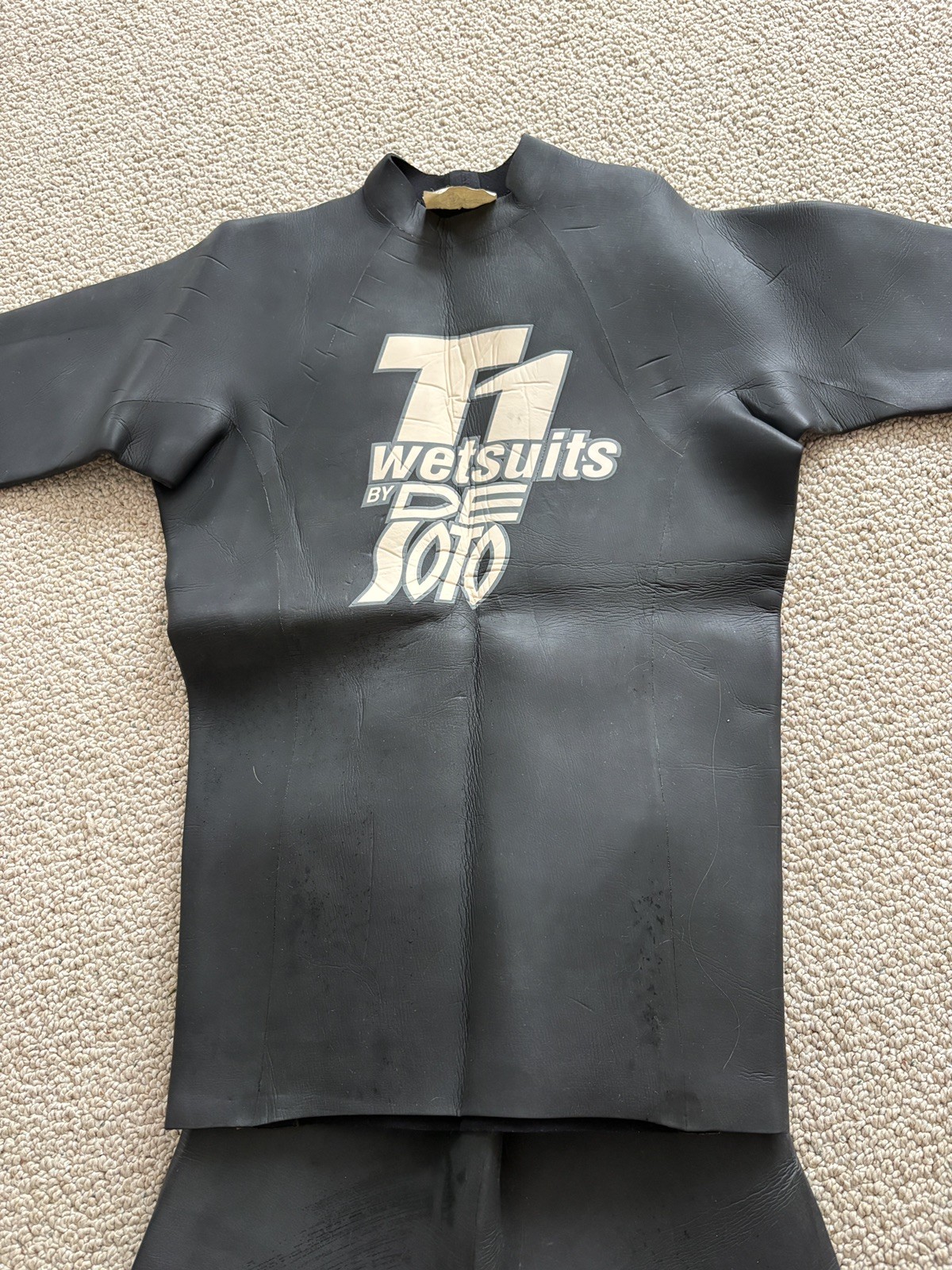 De Soto T1 Wetsuit Men’s Two Piece Black Top and Bib Pants – Size 4