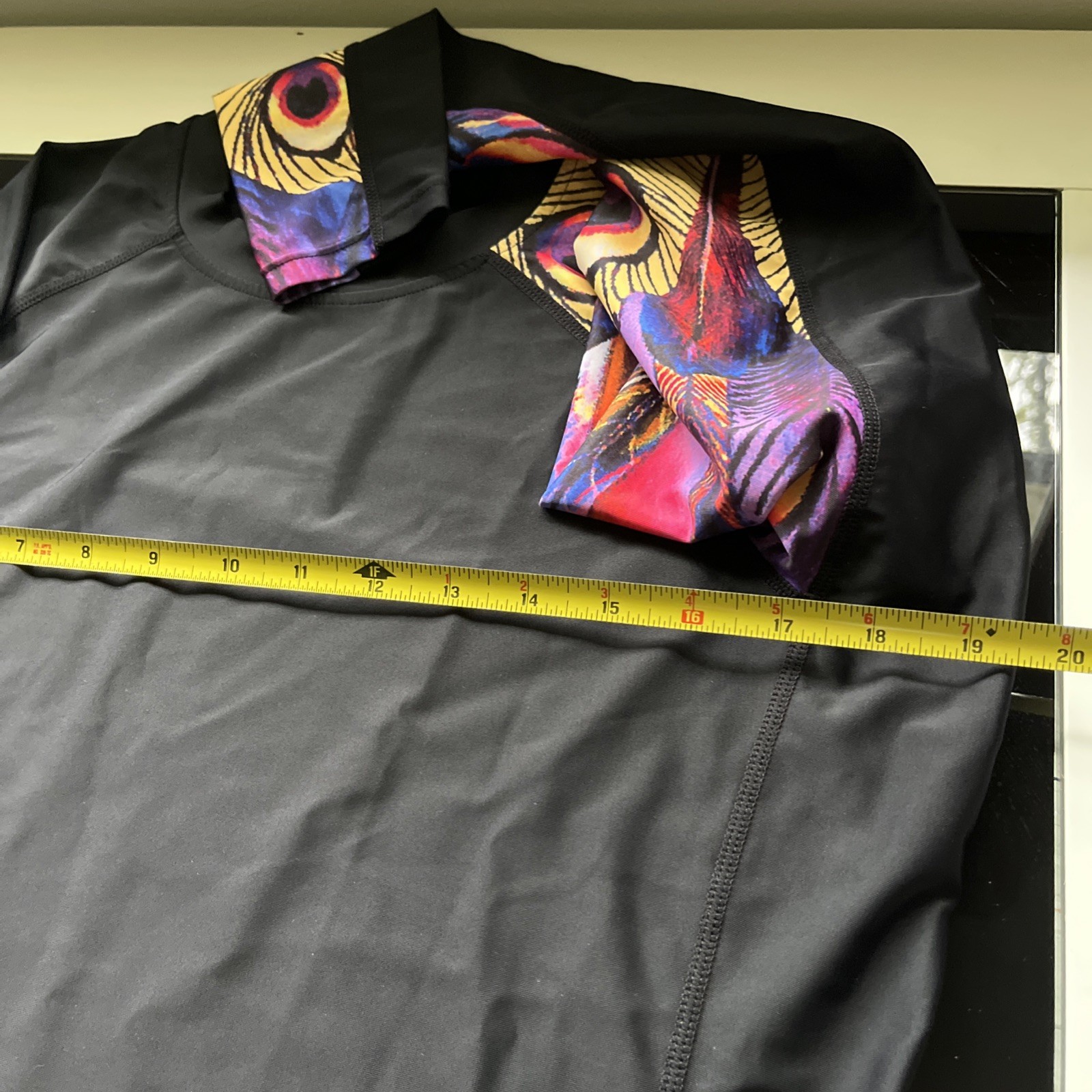 Rash Guard Men’s Size Large Long Sleeve Peacock Feather Pattern Sleeve