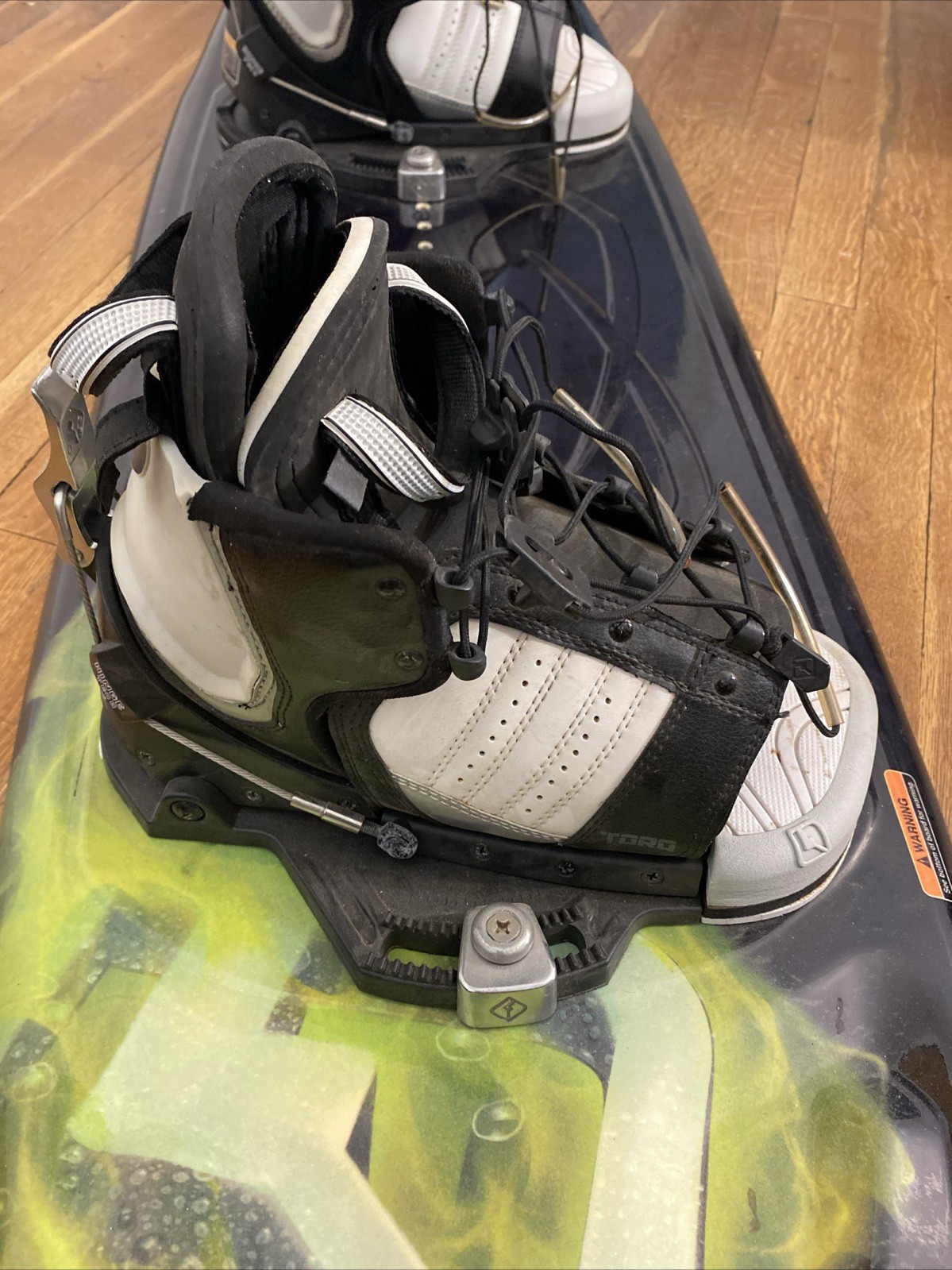CWB Motion Series 134 CM Wakeboard Torq w/ Hinge Boots