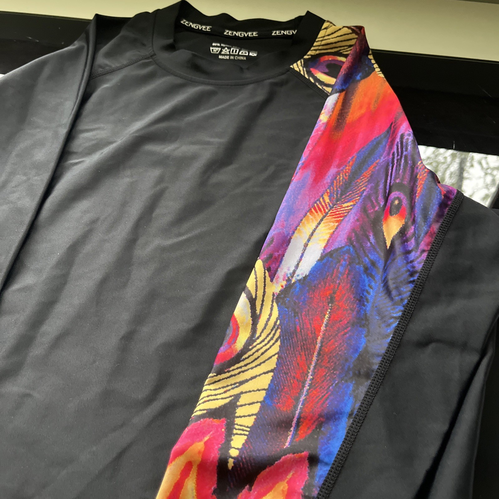 Rash Guard Men’s Size Large Long Sleeve Peacock Feather Pattern Sleeve