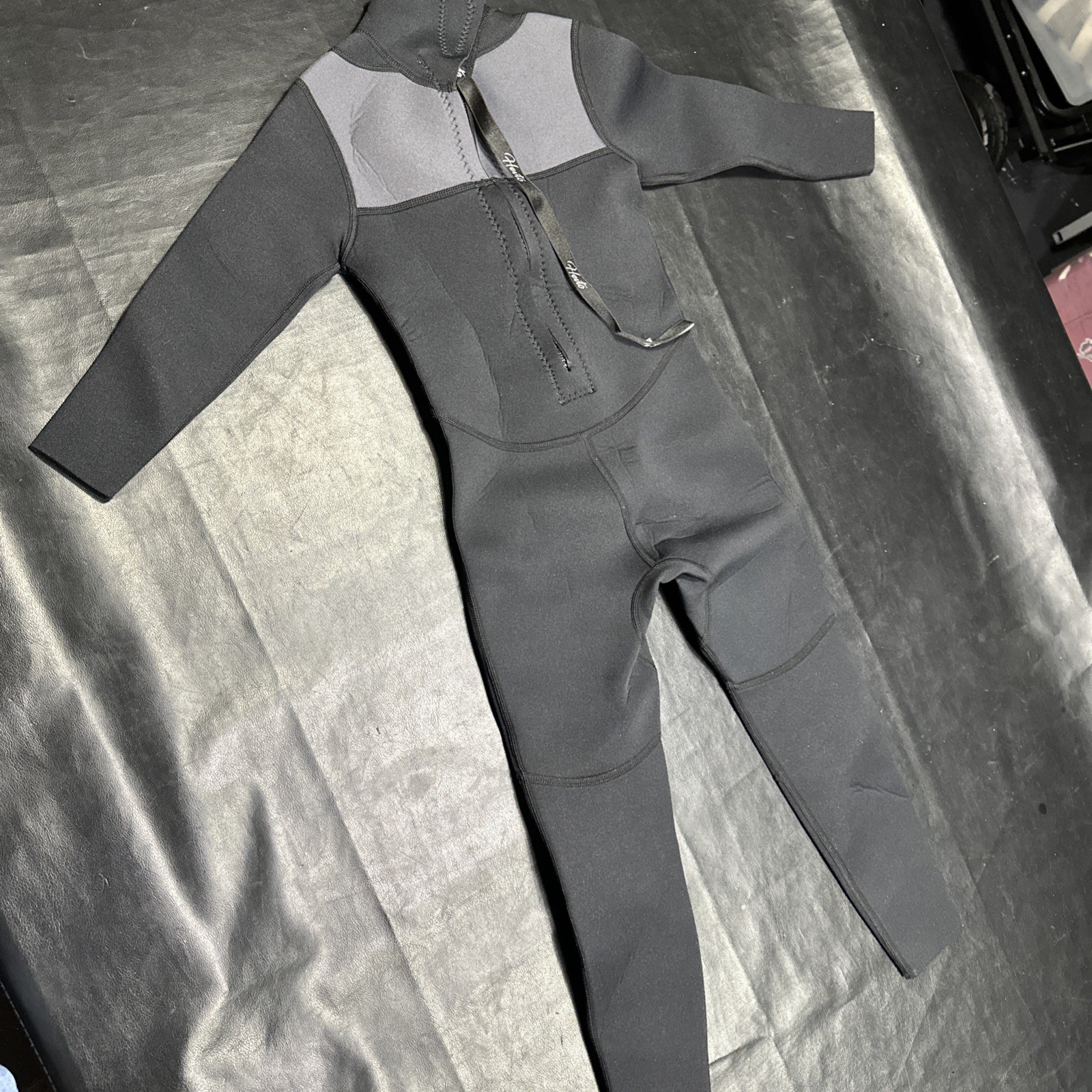 Hevto Full Body Wetsuit Youth Size 12 – 14 Kids Black Gray Water Sports 3.175 mm