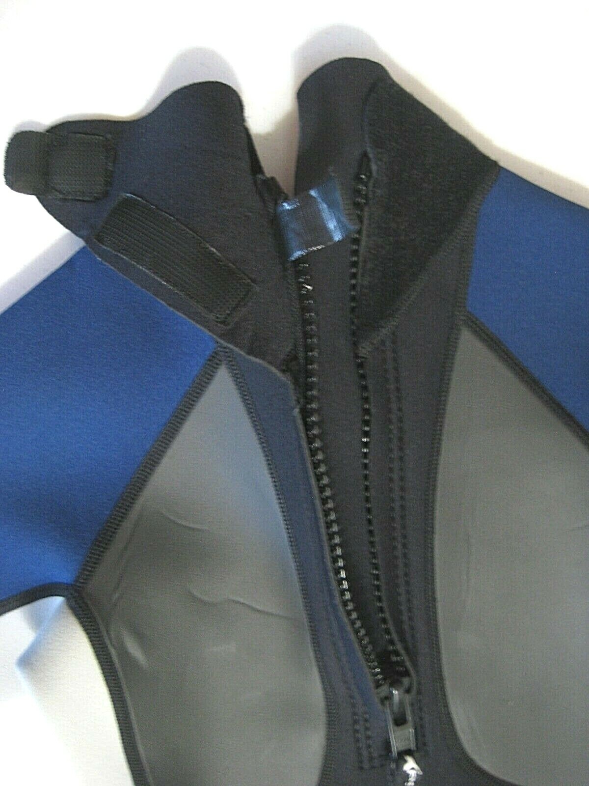 EUC- Junior XPS 2 x 2 Neoprene Shorty WETSUIT Size Small (26″ inch Chest)