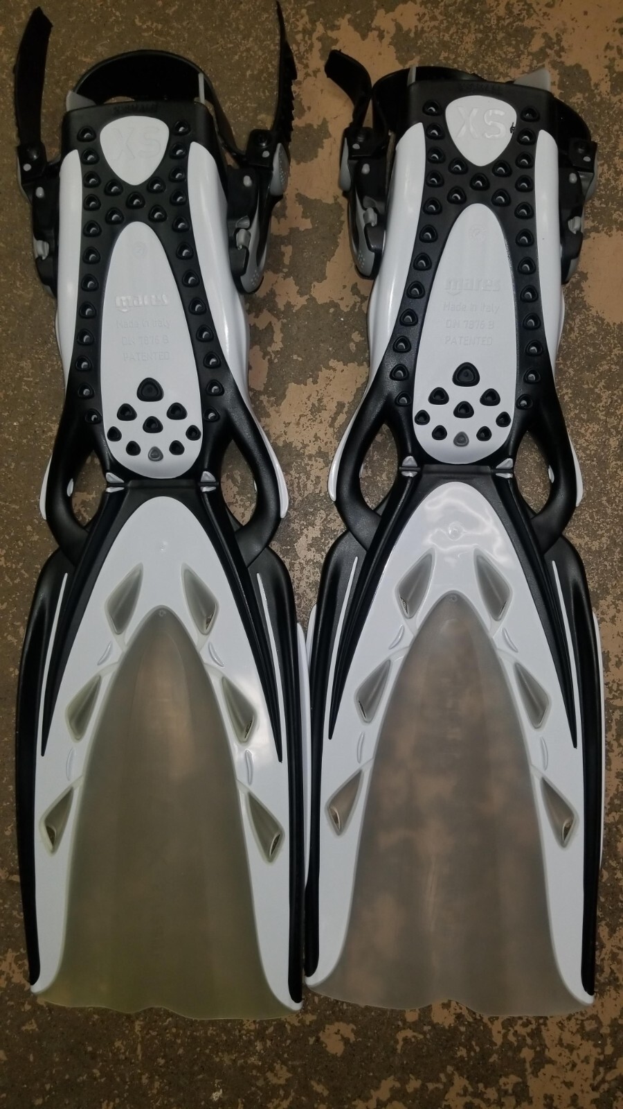 Mares X-Stream Fins WHITE/BLACK Extra Small Brand New GREAT FINS!