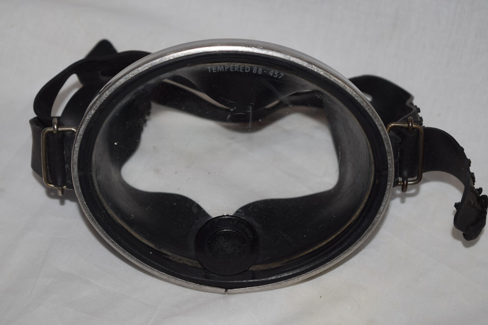 Vintage Voit Black Swimming Diving Mask 88 457 Tempered Oval Glass Strap GUC