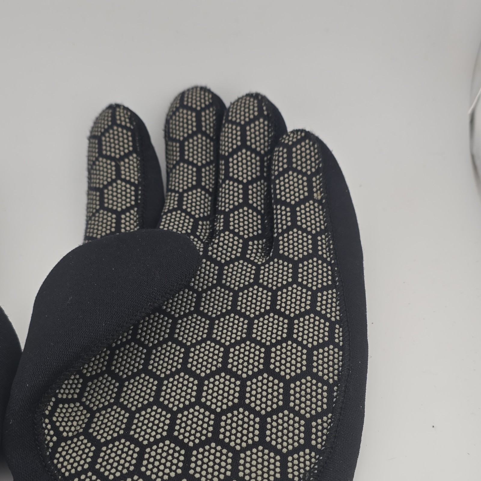 Body Glove Neoprene Water Sport Gloves, Black M, Made in Thailand