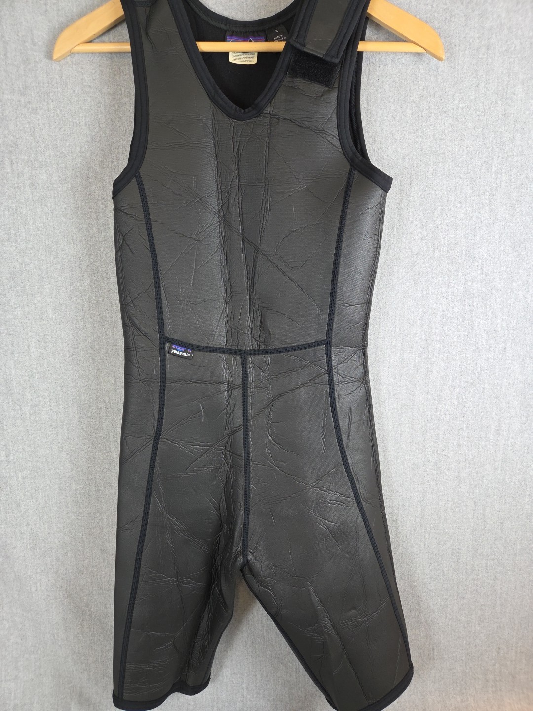 Patagonia Black Shimmer Shortie Wetsuit Women’s S Surf Swim USA Neoprene Beach