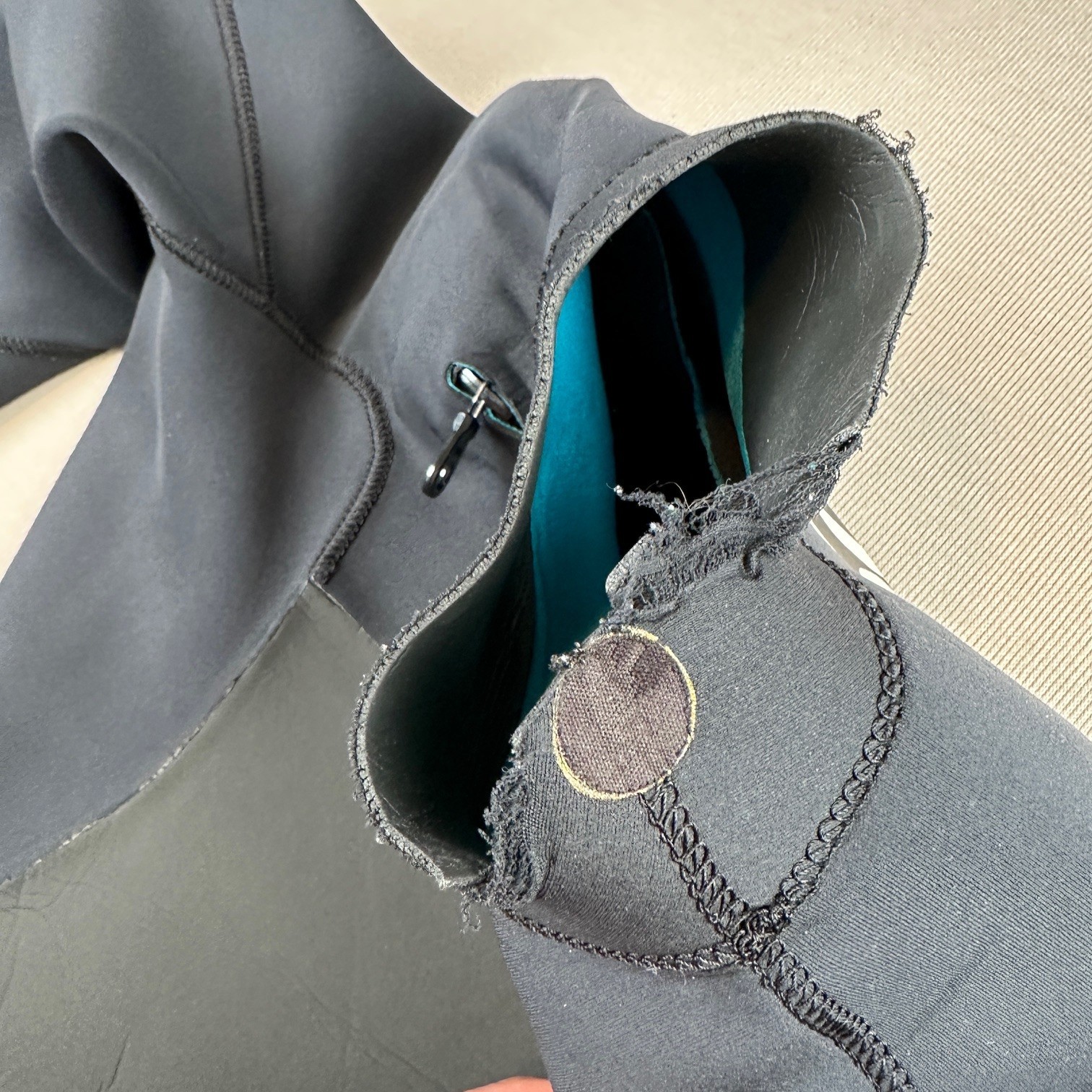 Hurley Fusion 302 Full Wetsuit Men’s MT Black Gray Chest Zip – Neck Damage