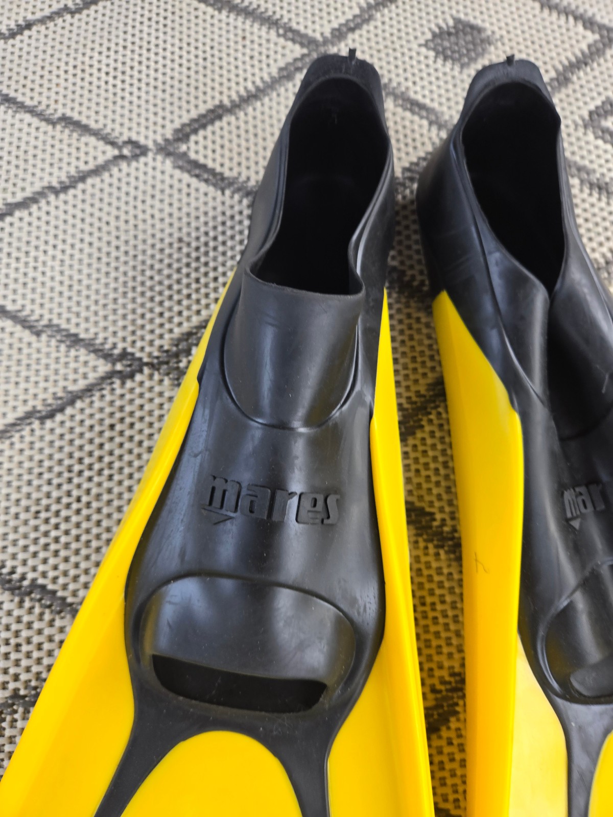 Mares Avanti Tre Full Foot Scuba Diving Snorkeling Fins – Yellow Size 9.5-10.5