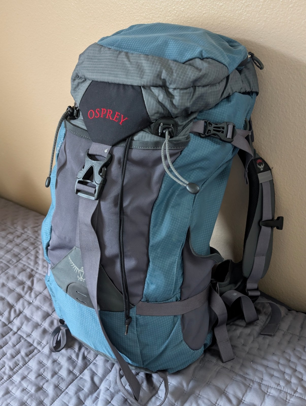 Osprey Stratos 32 Blue Gray Hiking Backpack AirSpeed Mesh Ventilated Daypack