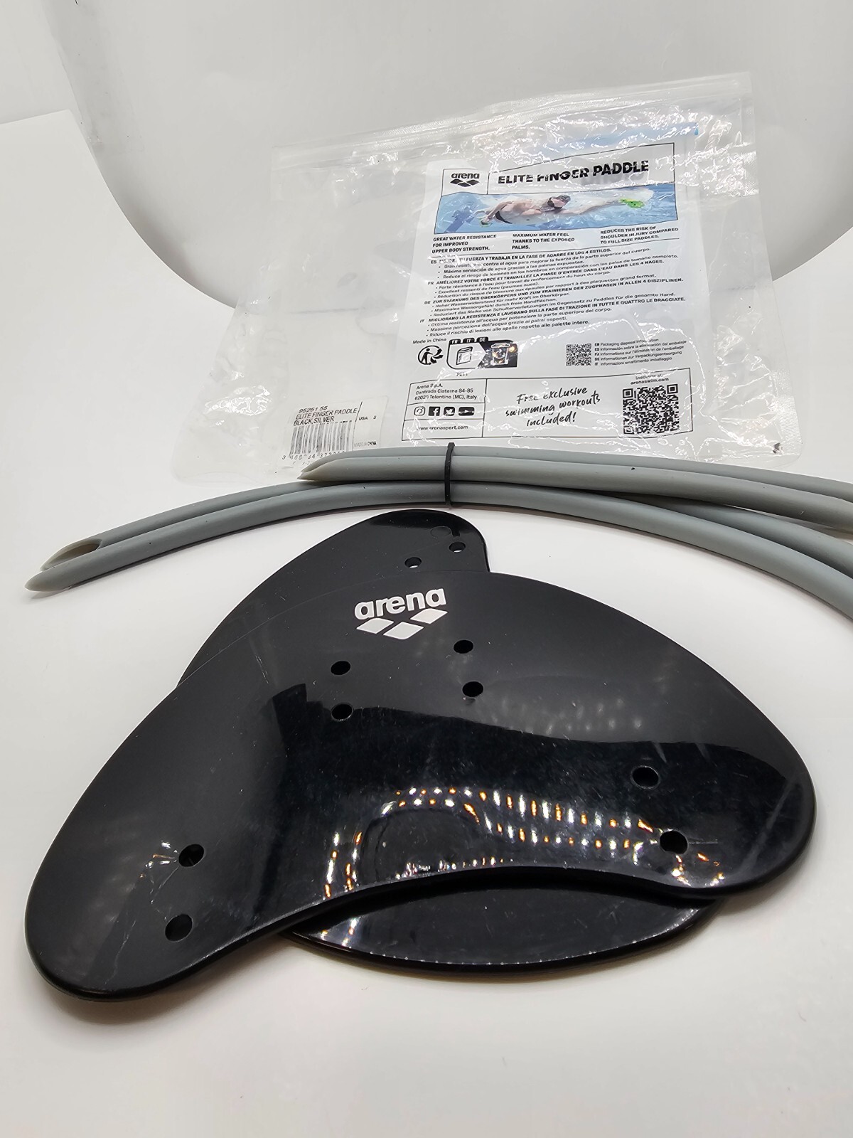 Arena 95251-55: Elite Finger Paddle Black/Silver, Swimming Hand Paddles
