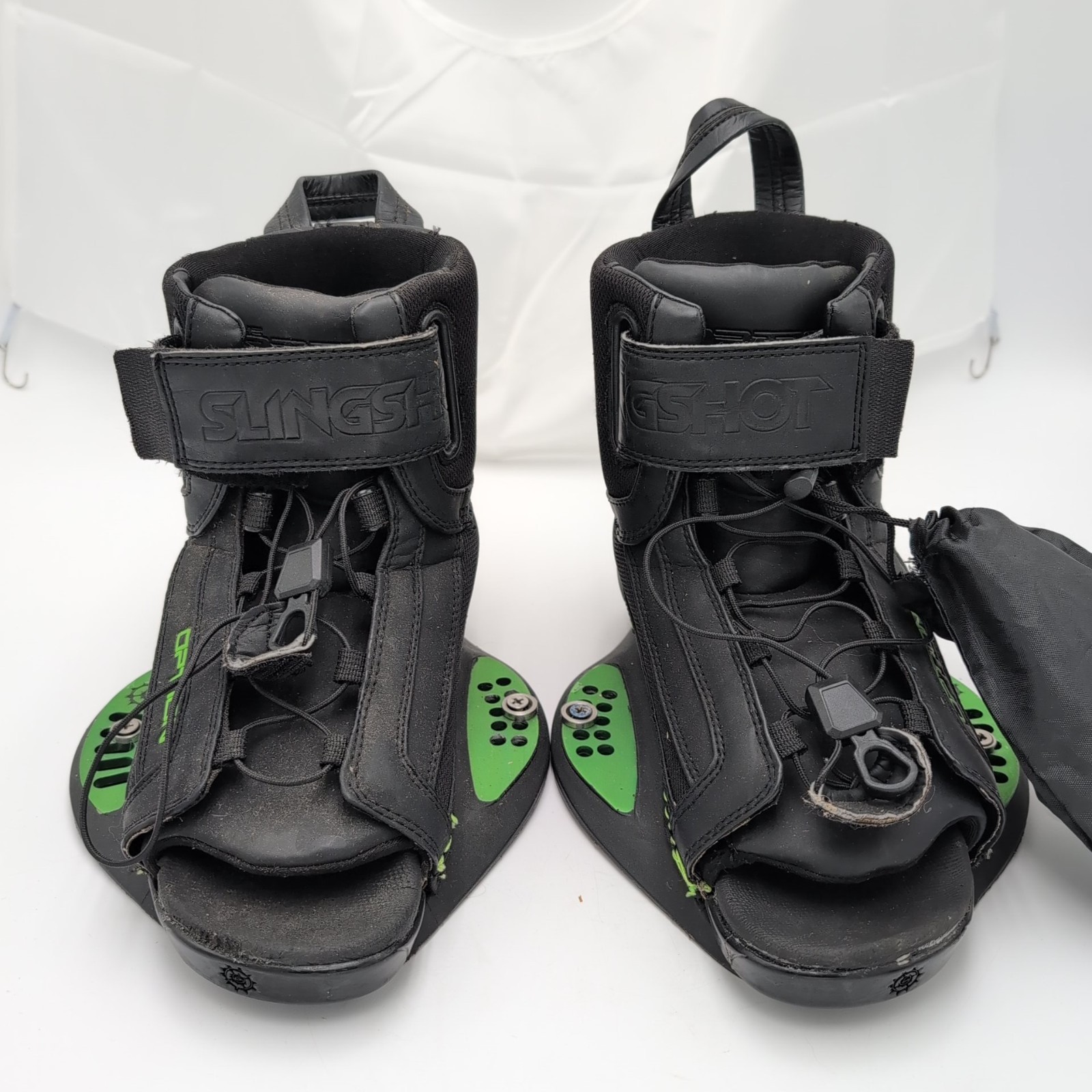 Slingshot The Option Wakeboard Bindings Boots S/M Black Green w Fins