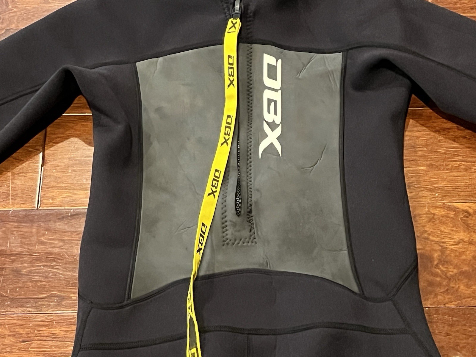 DBX 3/2 mm Black Gray Mens Medium Neoprene Zip Super Stretch Shorty Wet Suit
