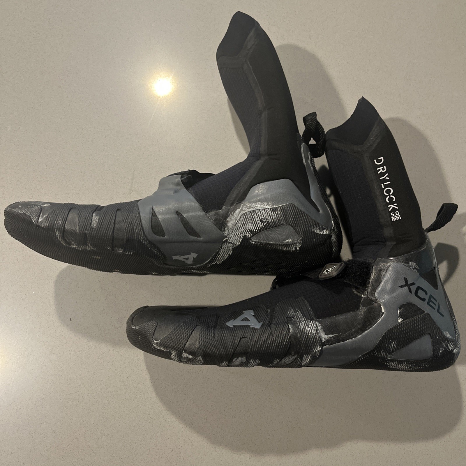 Xcel 5mm Drylock Surf Booties Celliant Black Men’s Size 8 (10 Inches)