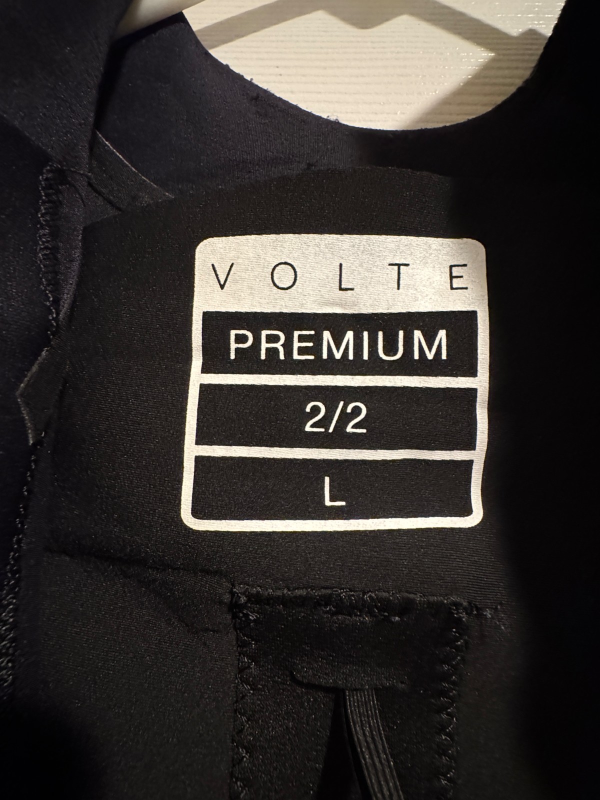 Volte Premium Men’s Black Wetsuit 2/2 mm Size Large Excellent Condition