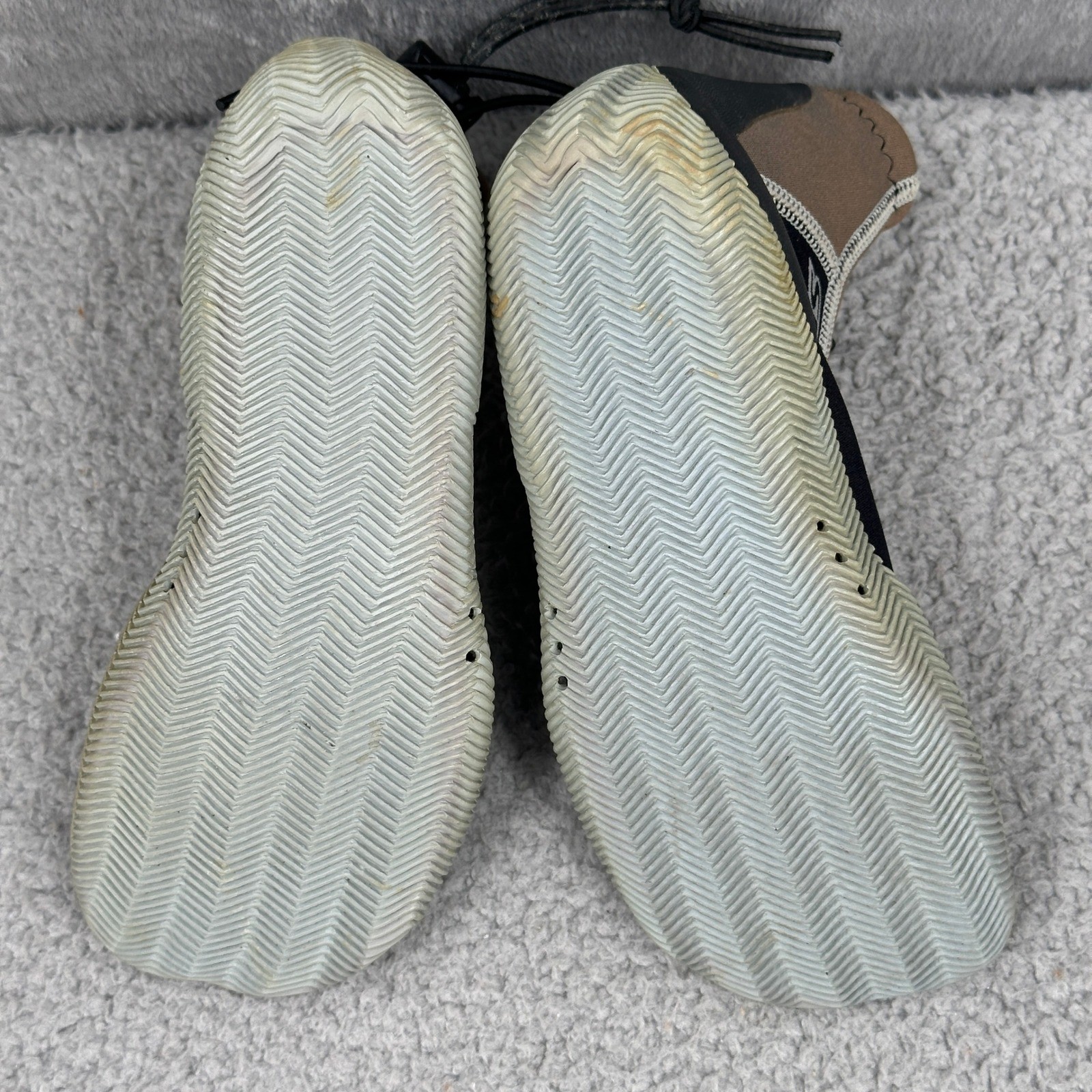 Slippery Water Sports Neoprene Booties XS Black Beige Zip Up Wetsuit Shoes Mens